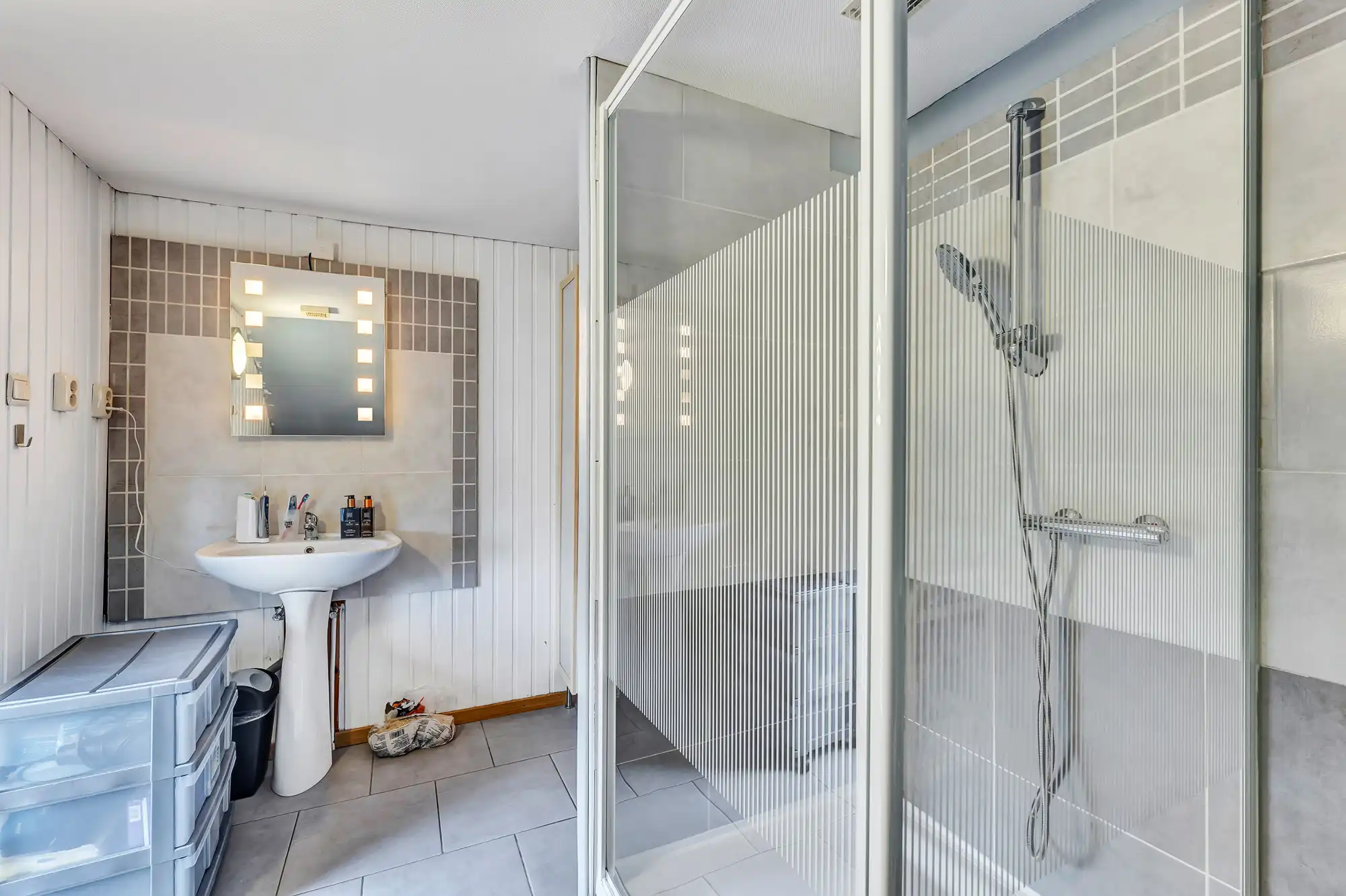 Instapklare woning met ruime garage op groene locatie foto 20