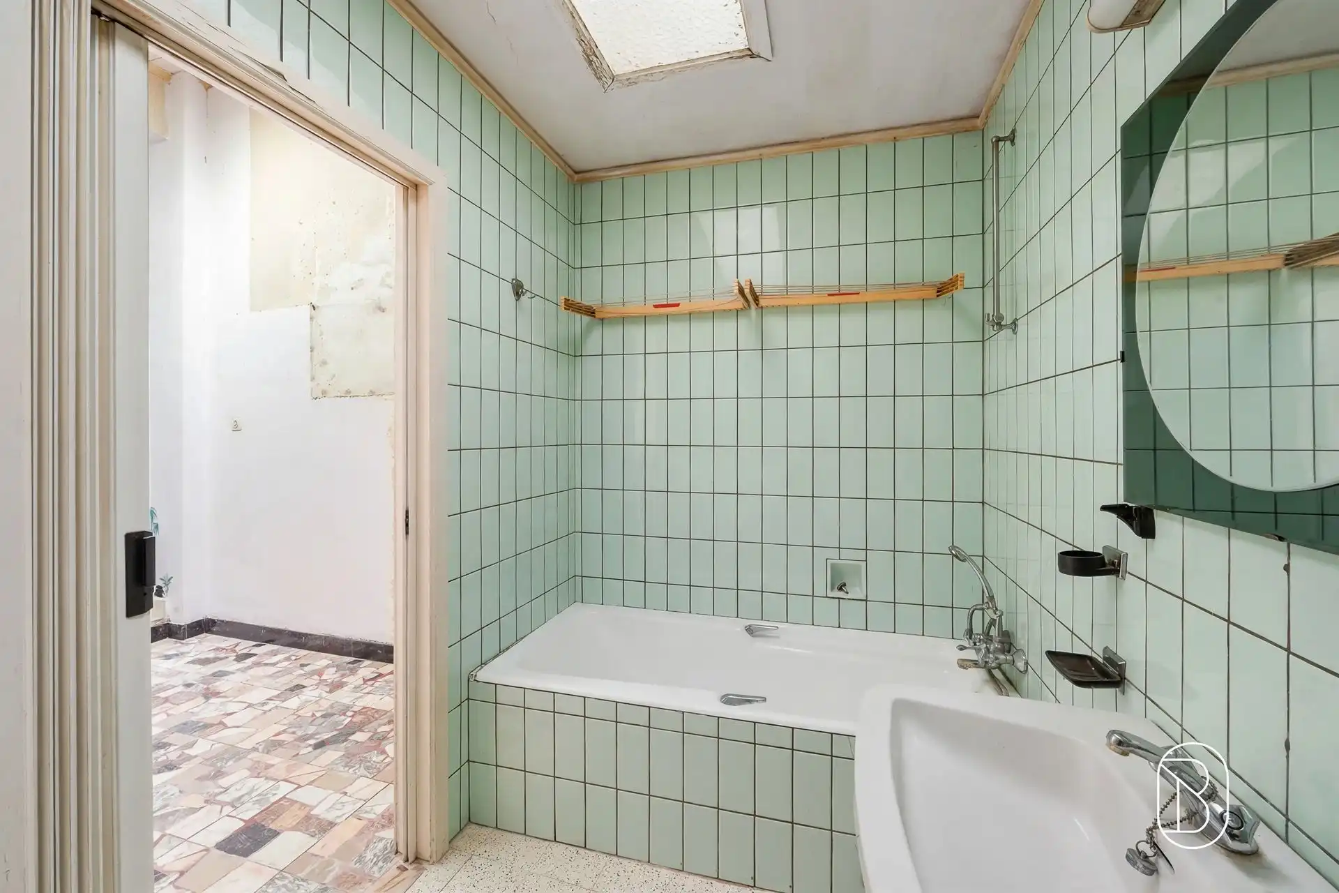 Te renoveren woning: IDEAAL VOOR INVESTEERDERS! foto 8