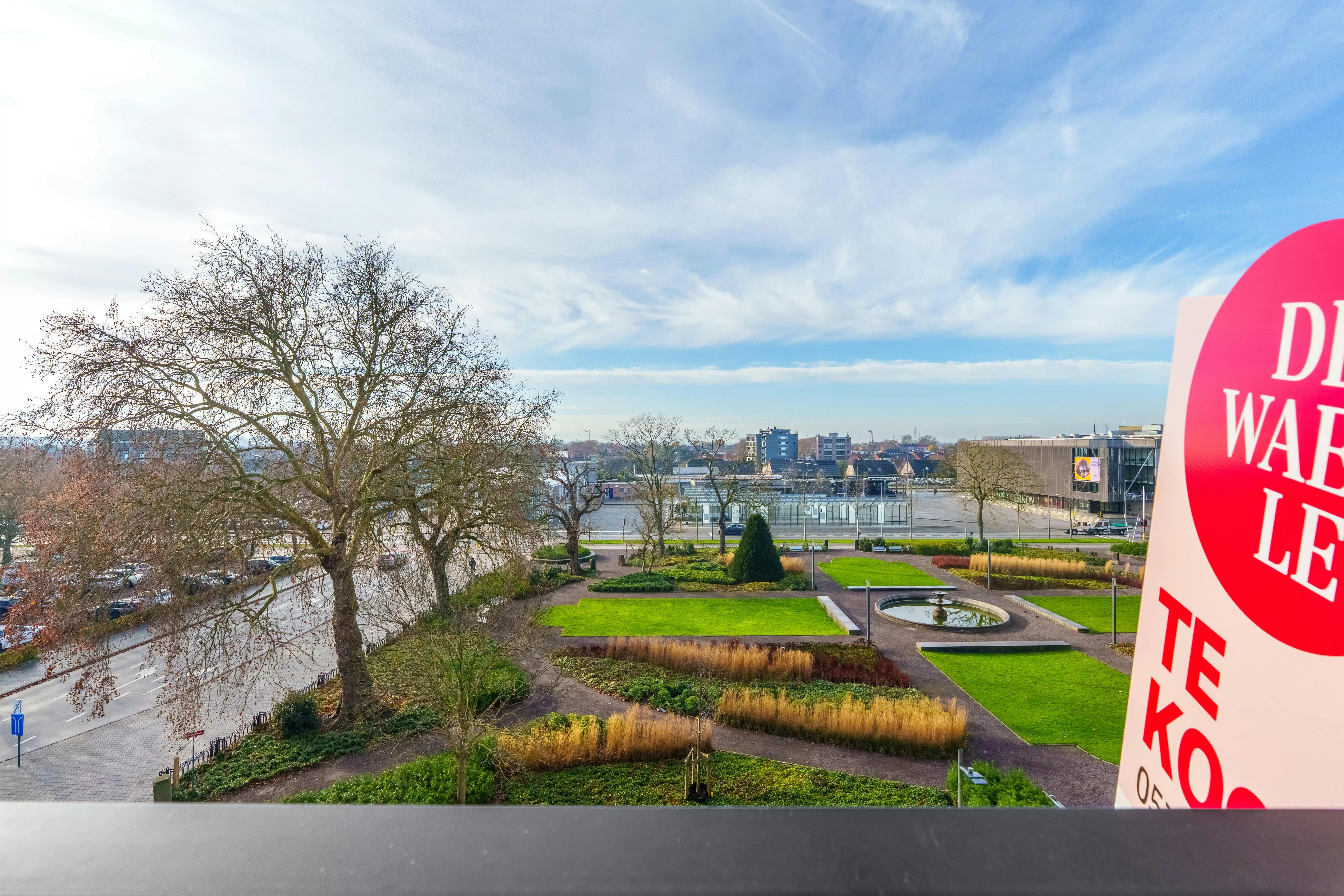 Hoofdfoto van de publicatie: Instapklaar 2-slaapkamerappartement met uniek zicht op het Colaertpark – Ieper