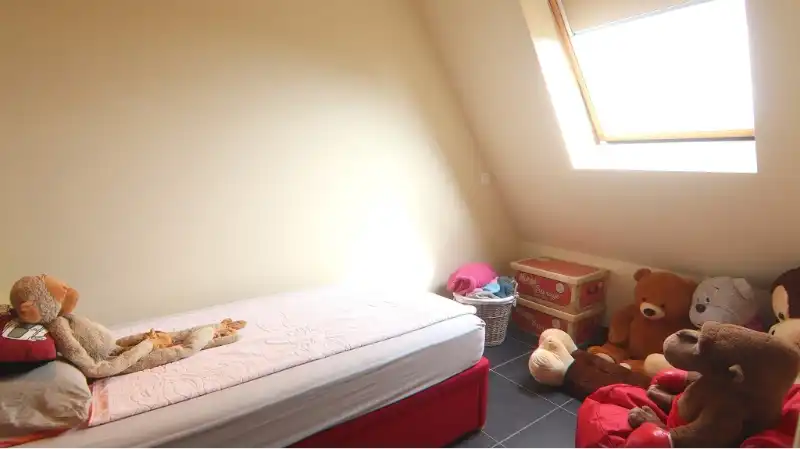 Instapklare 2-slaapkamerduplex met terras en carport te huur in Sijsele Damme foto 11
