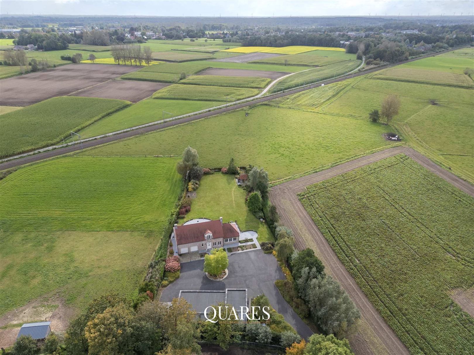 Landelijke villa met ruim bijgebouw foto 39