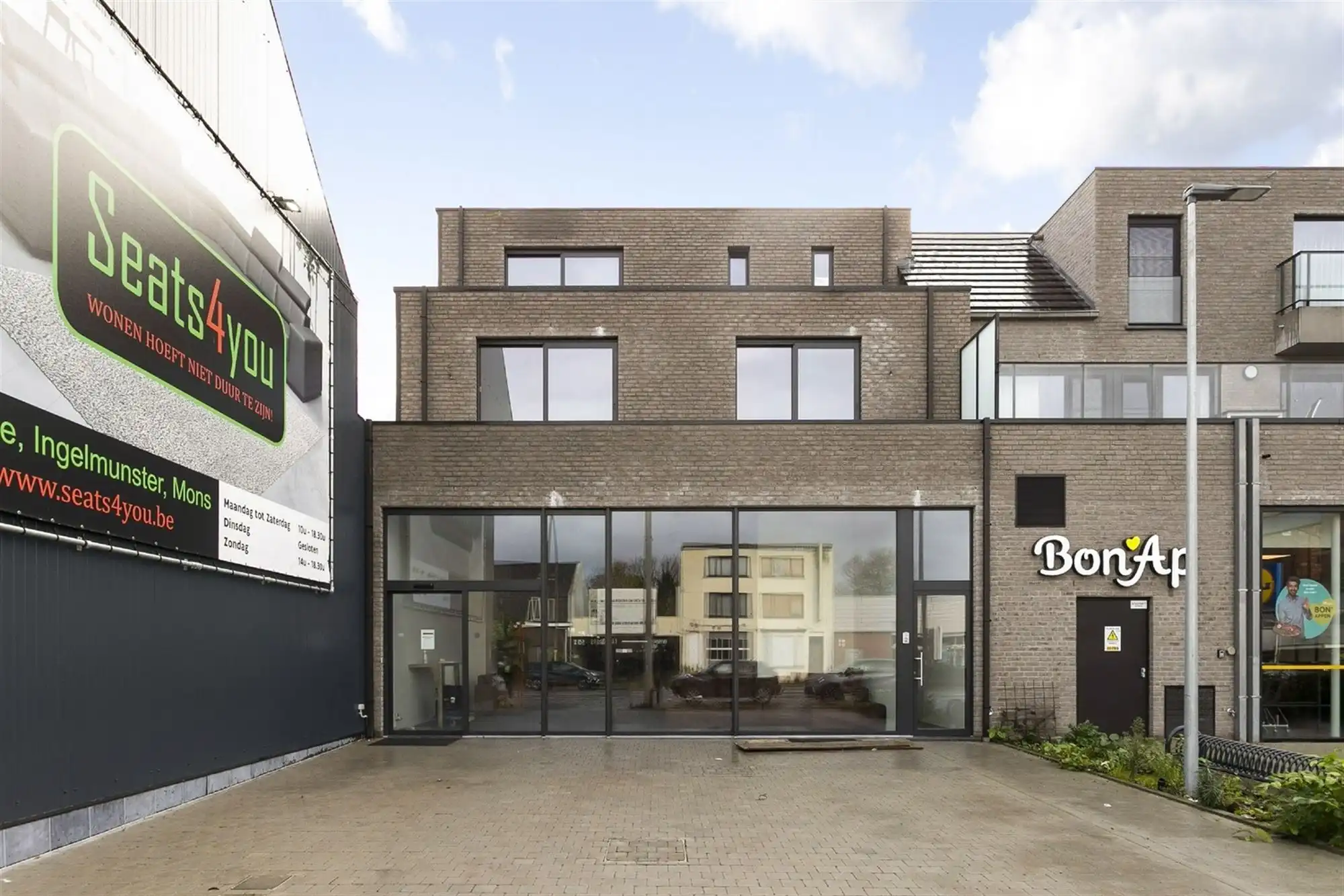 Appartement met 1 slpk en 2 ruime terrassen vlakbij het centrum van Deinze en de mooie Leiestreek foto {{pictureIndex}}