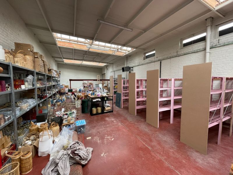 * COMPROMIS IN OPMAAK * Gerenoveerd bedrijfsgebouw te koop op topligging in Gentbrugge. foto 14