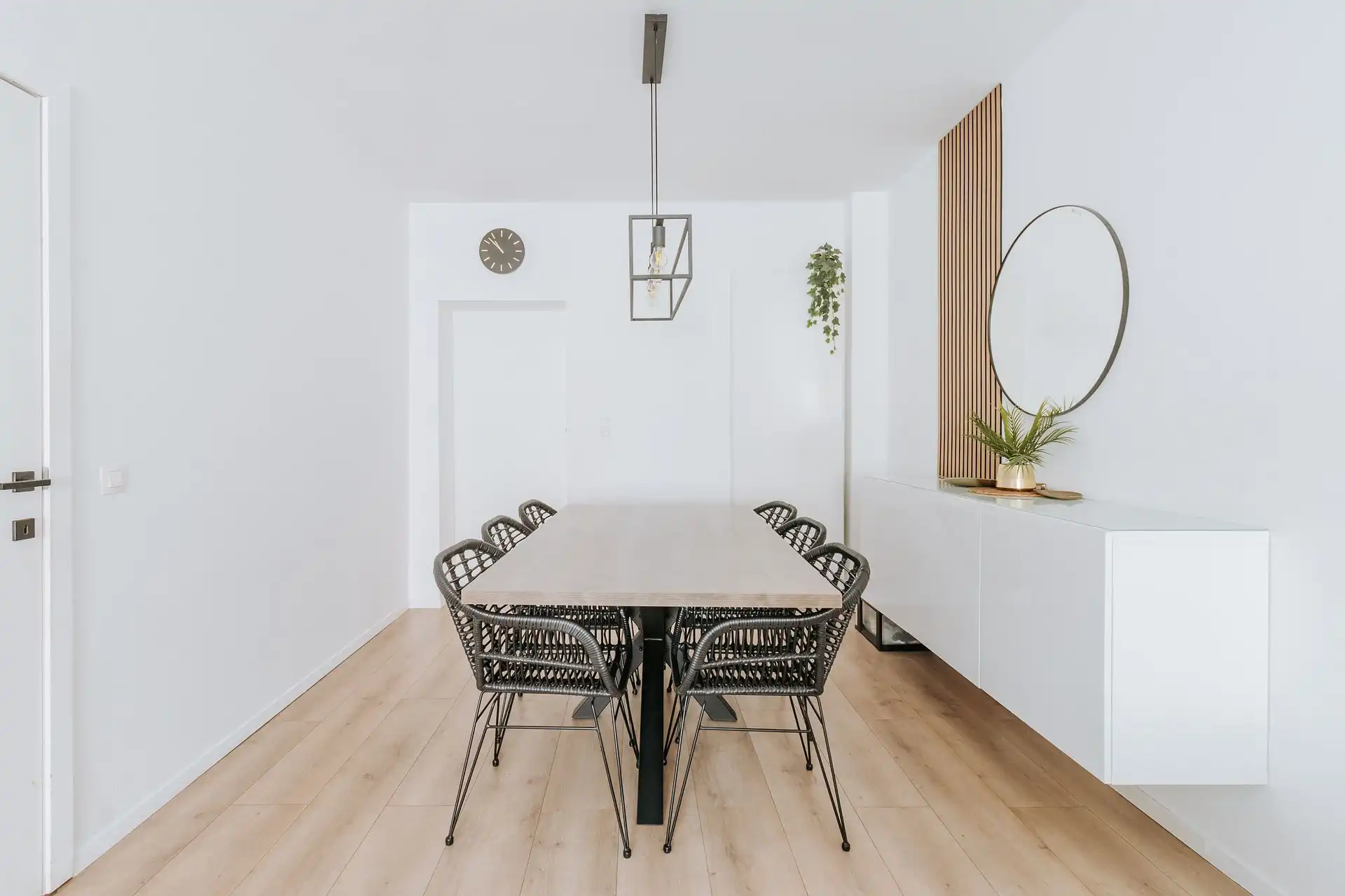 Ruime woning met 3 slpk, 2 parkeerplaatsen en buitenruimte foto 4