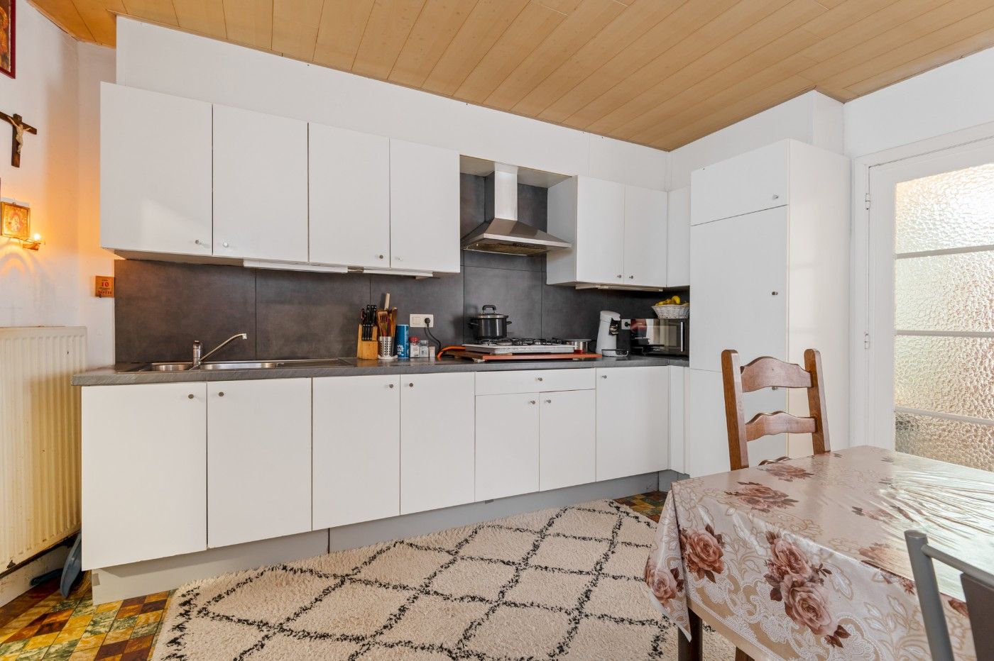 Te renoveren woning met 3 slpk. en tuin foto 9