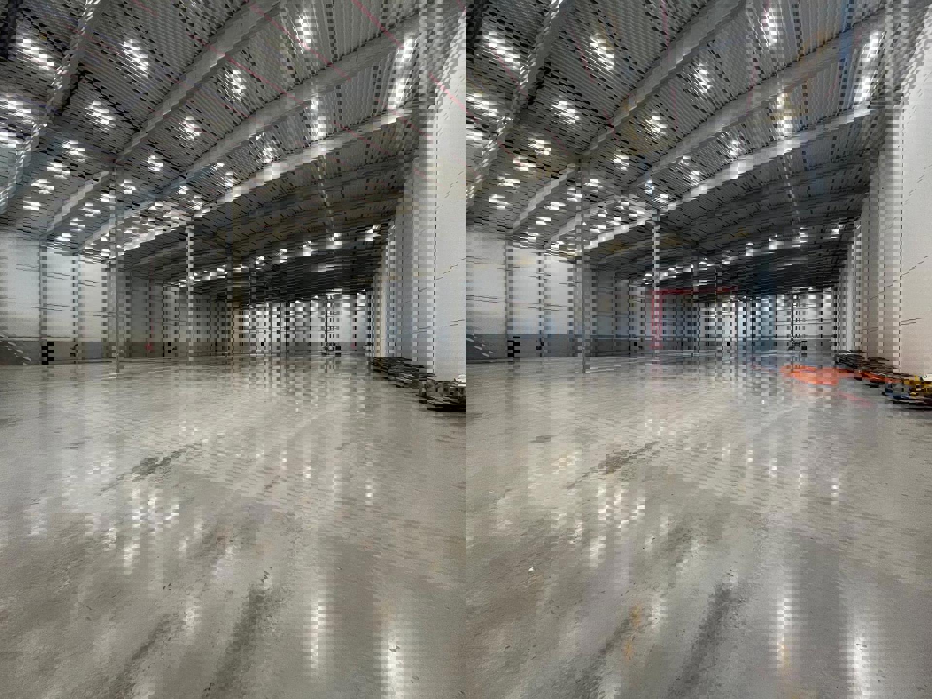 TE HUUR - Boom logistiek magazijn 6.516m² met 7 loskades foto 2