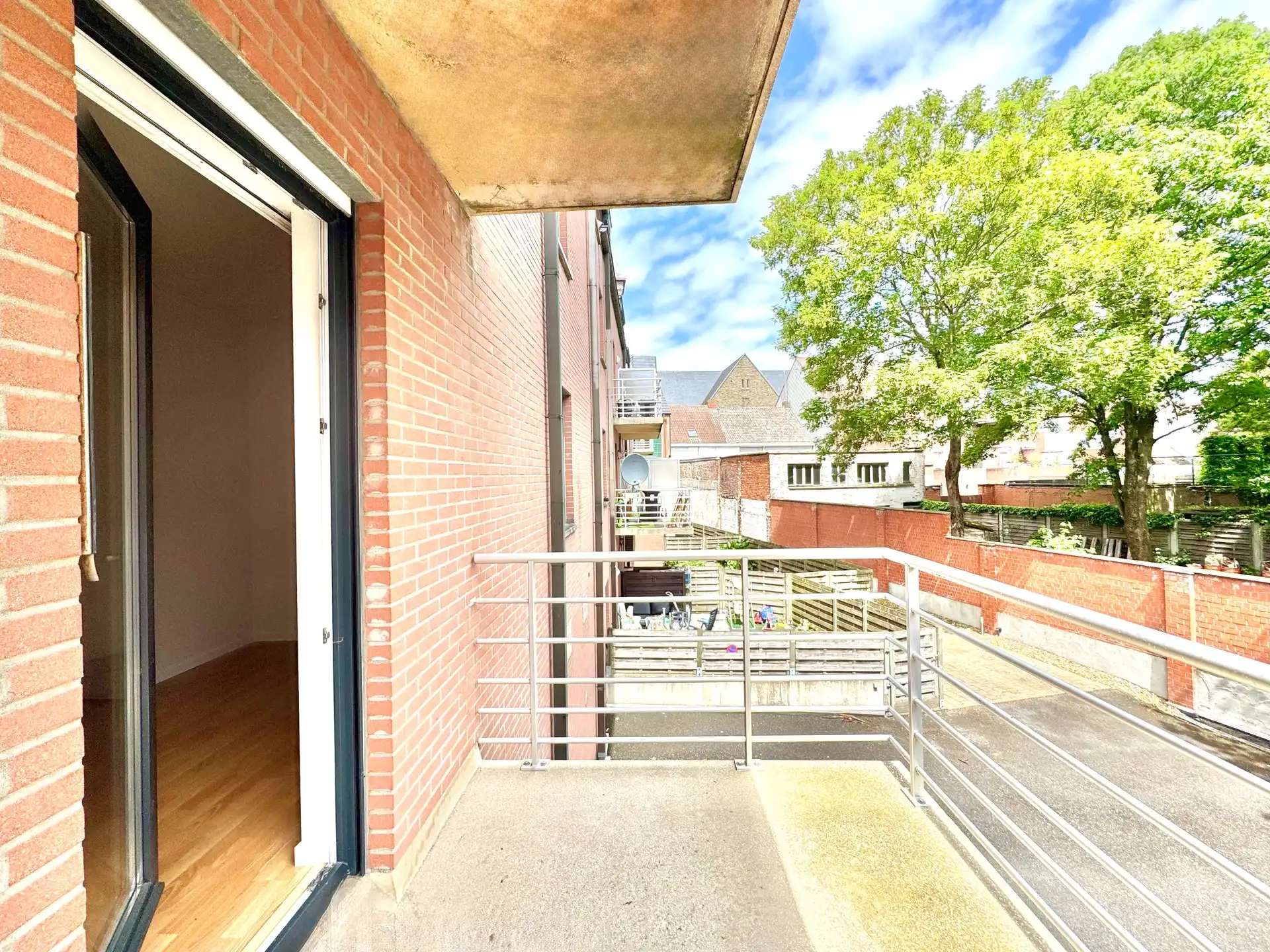 RUIM EN DEGELIJK APPARTEMENT | 2 KAMERS | TERRAS | GARAGE foto 3