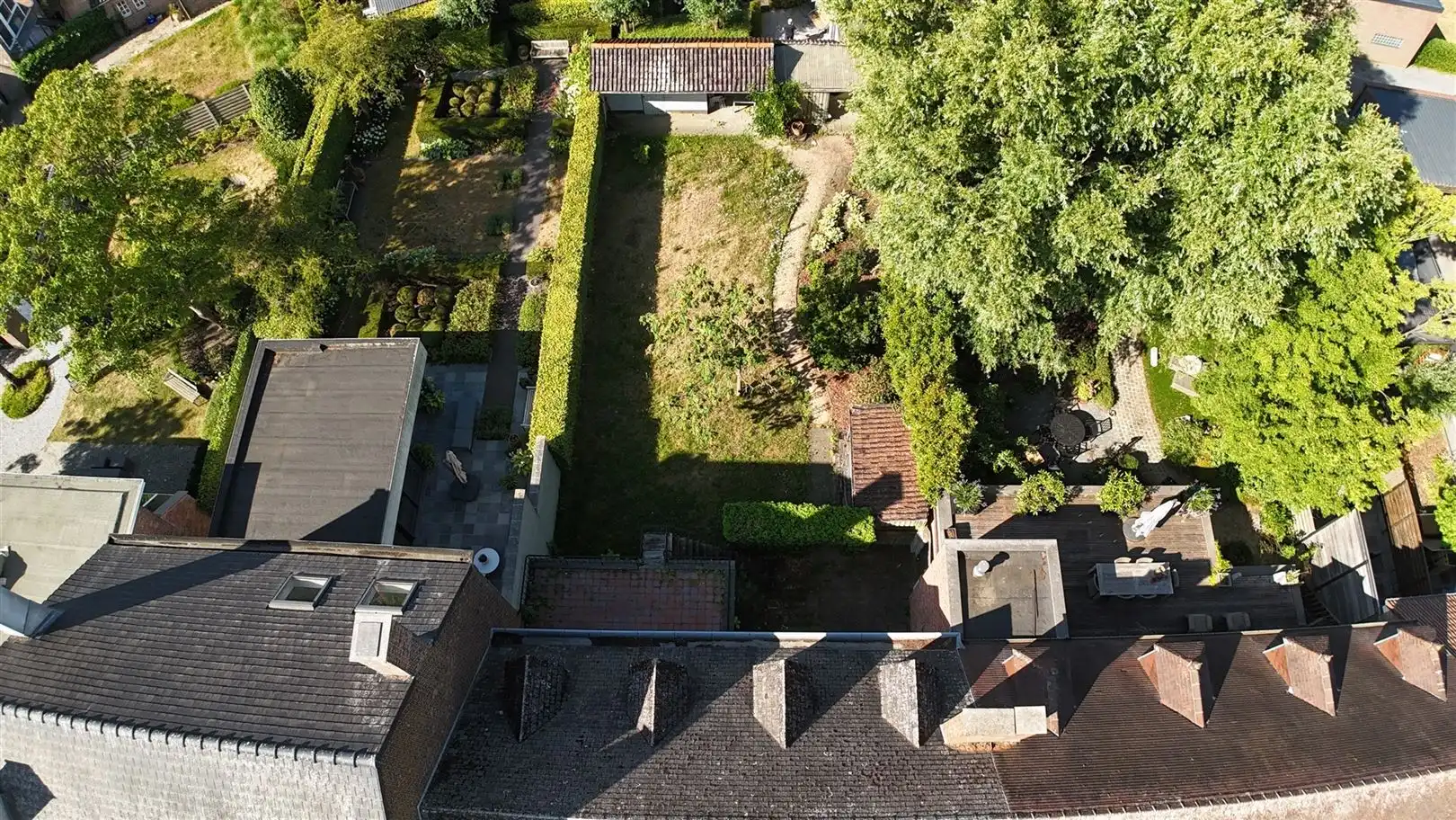 Grote woning in de dorpskern, met tuin en achter-uitweg. 'Must-see'! foto 25