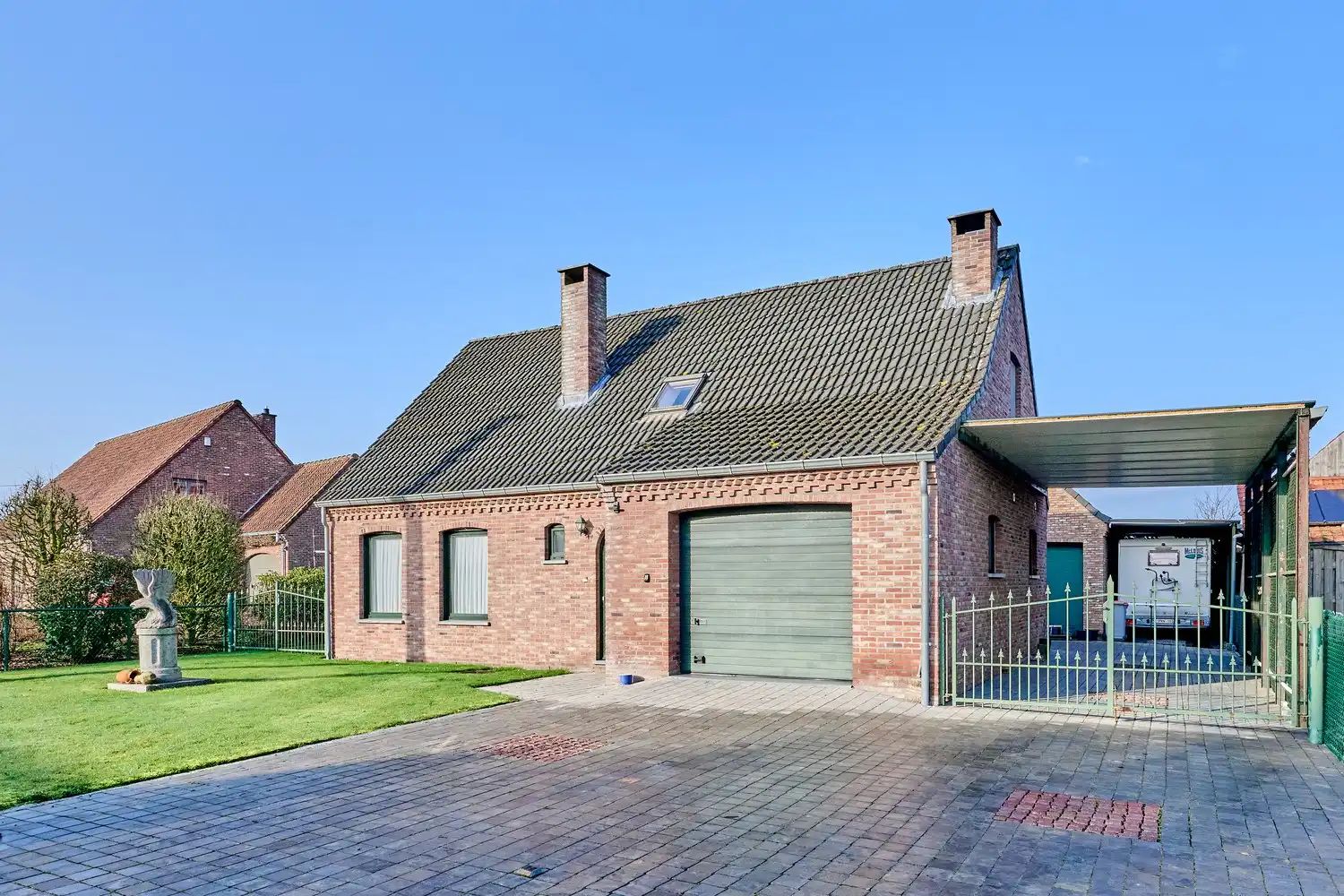 Charmante landelijk gelegen eengezinswoning volledig onderkeldert en ruime vrijstaande garage foto 3