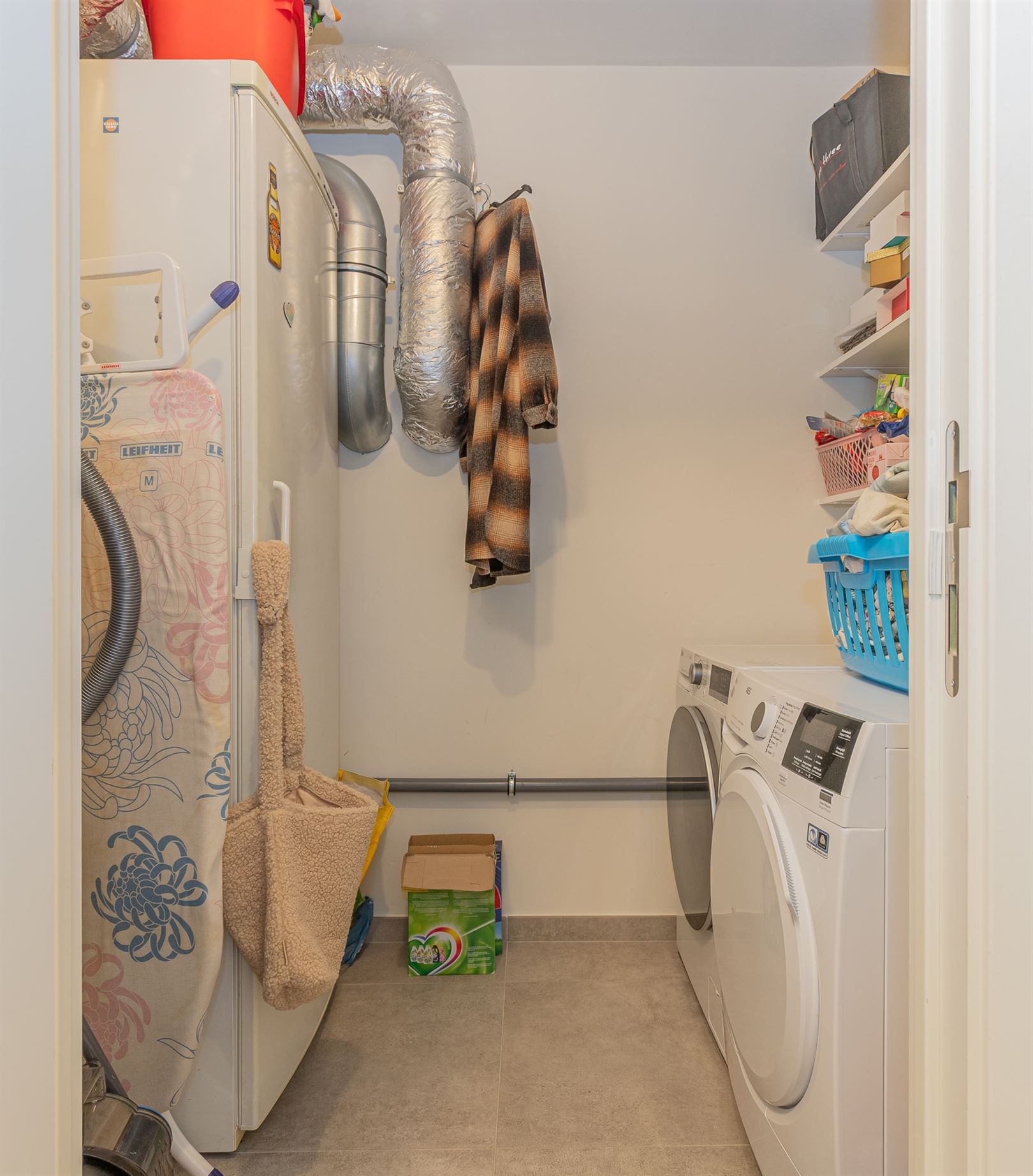 Instapklaar en energiezuinig gelijkvloersappartement met tuin en privé autostaanplaats foto 14