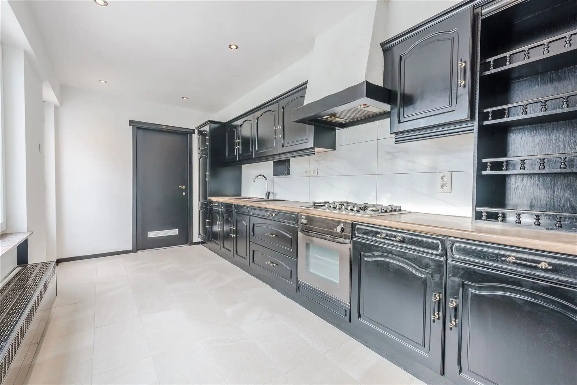 Gerenoveerde ruime gezinswoning met 4 slpks foto 10