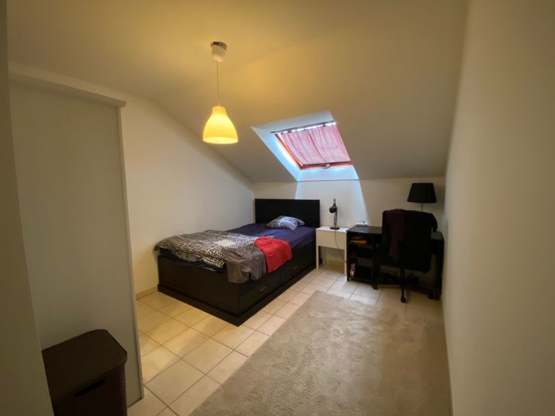 Ruim duplexappartement met 3 slaapkamers foto 8