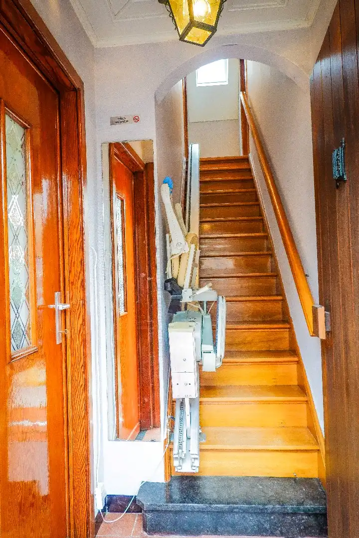 Charmante vrijstaande woning met 5 slaapkamers, ruime tuin en grote garage foto 2