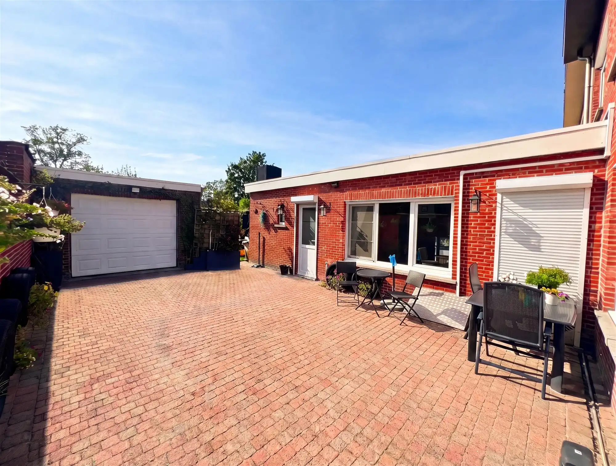 Degelijke halve losbouw met 4 slpks, (voor)tuin en garage foto 29