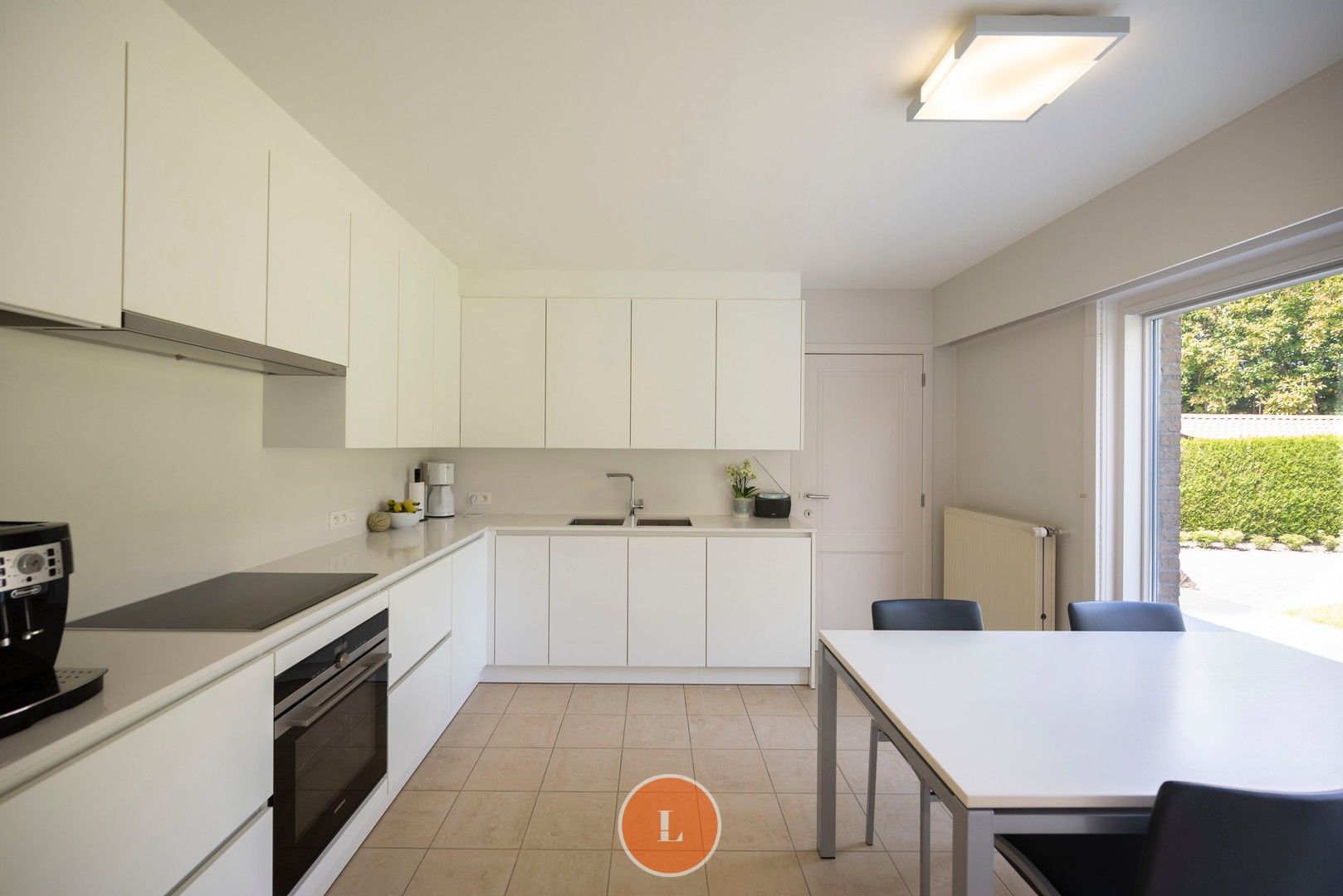 Ruime en rustige gelegen woning op een perceel van 744m² foto 9