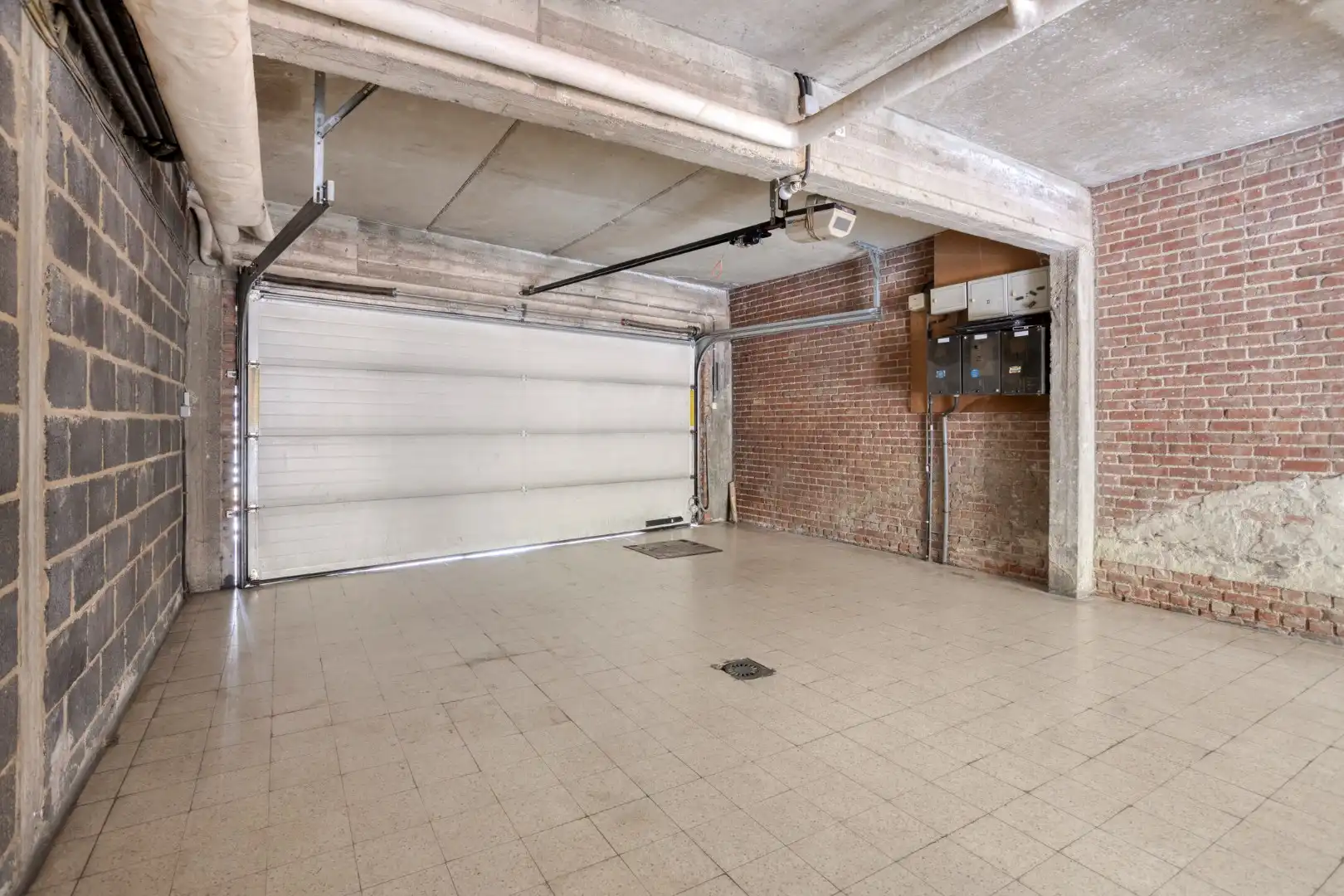 Gebouw met 2 appartementen, grote garage en gezellig terras - centrum Tongeren foto 18