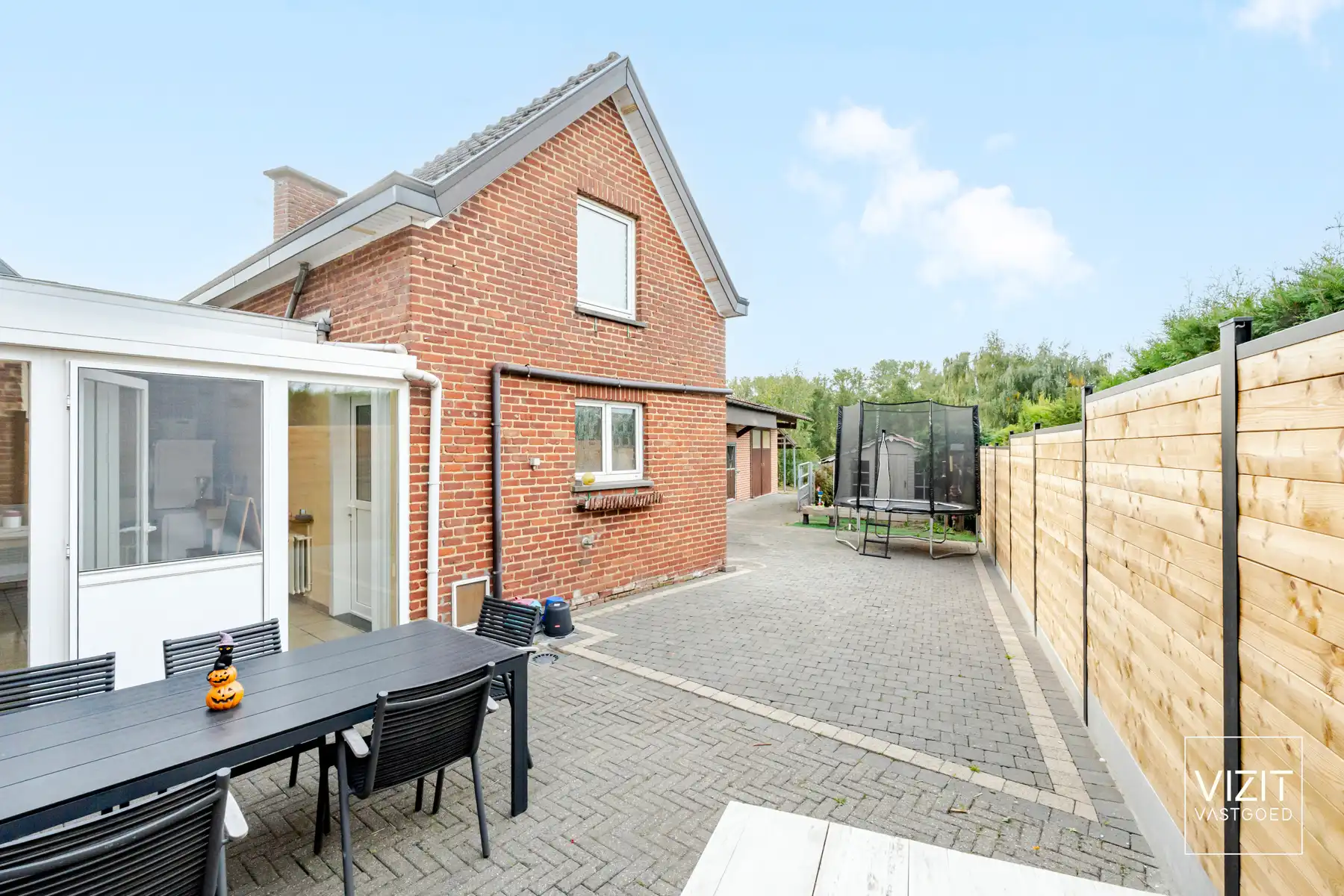 Halfopen woning met 4 slaapkamers en stallingen!  foto 23