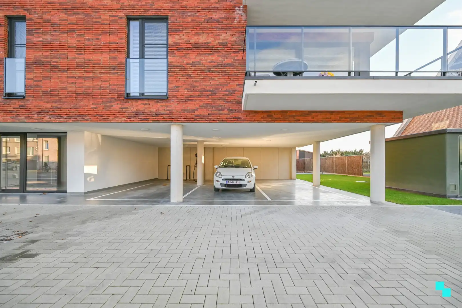 hoekappartement met aangenaam terras foto 24