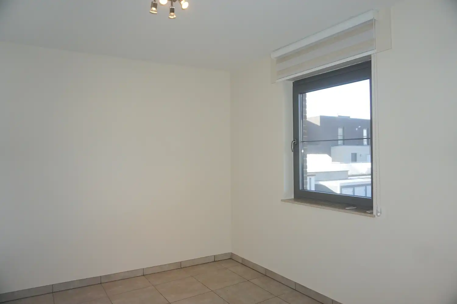 Ruim appartement van 110 m² met 2 slaapkamers, lift, 2 autostaanplaatsen en twee terrassen in het centrum van Paal foto 8