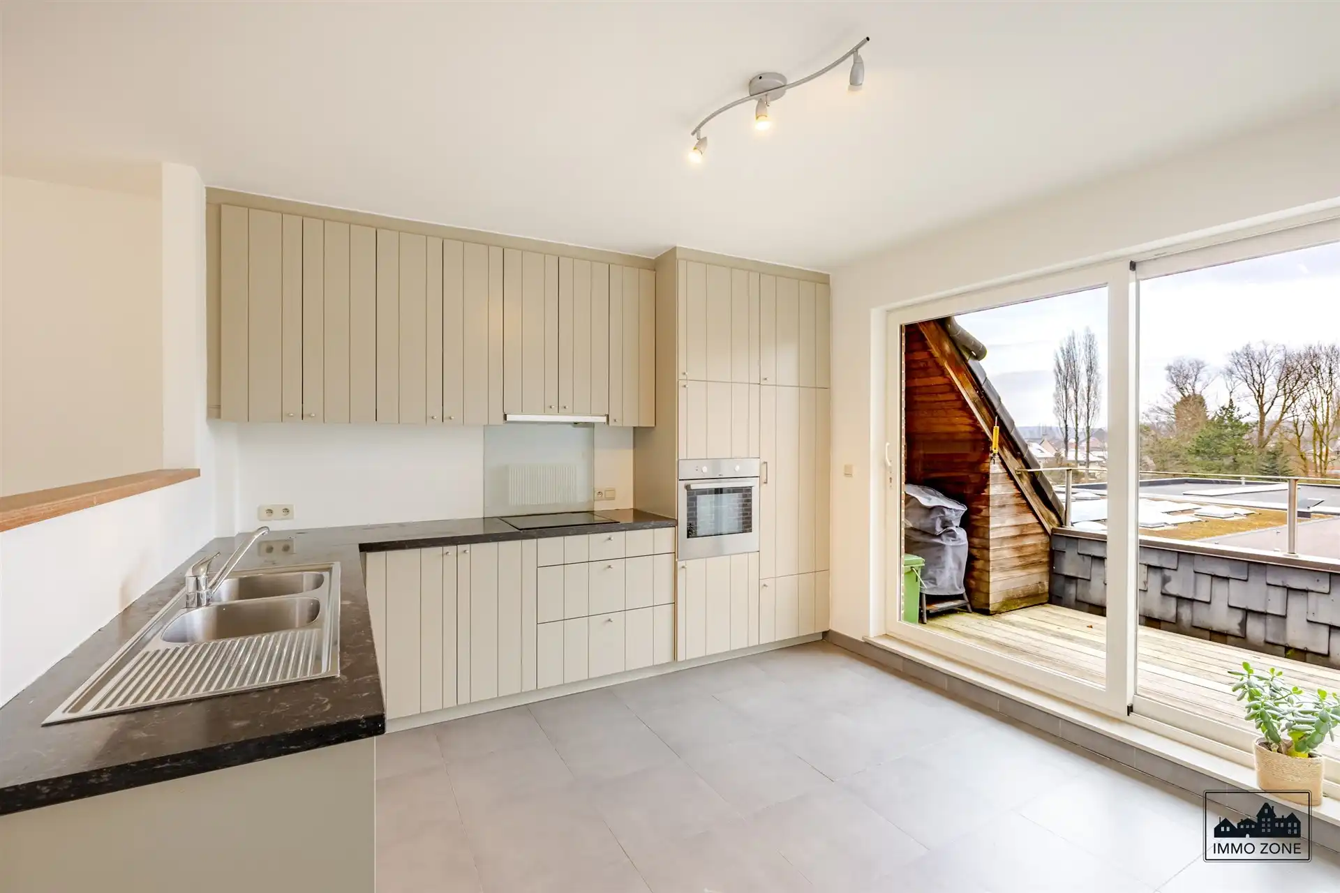 Ruim dakappartement (156 m²) met terras & garage foto 8