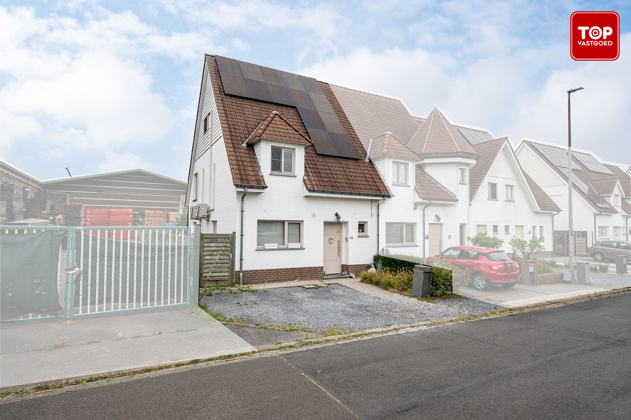 Ruime gezinswoning met 4 slaapkamers, garage en tuin nabij stadscentrum foto 2