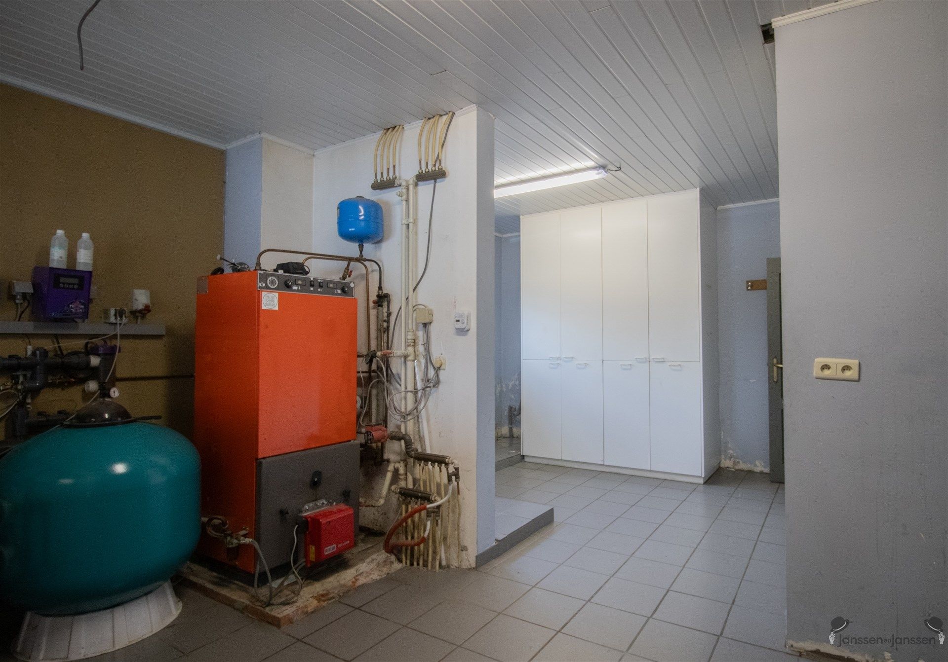 Rustig gelegen villa met min. 5 slaapkamers, ruime garage en zwembad op 1.876 m² foto 24