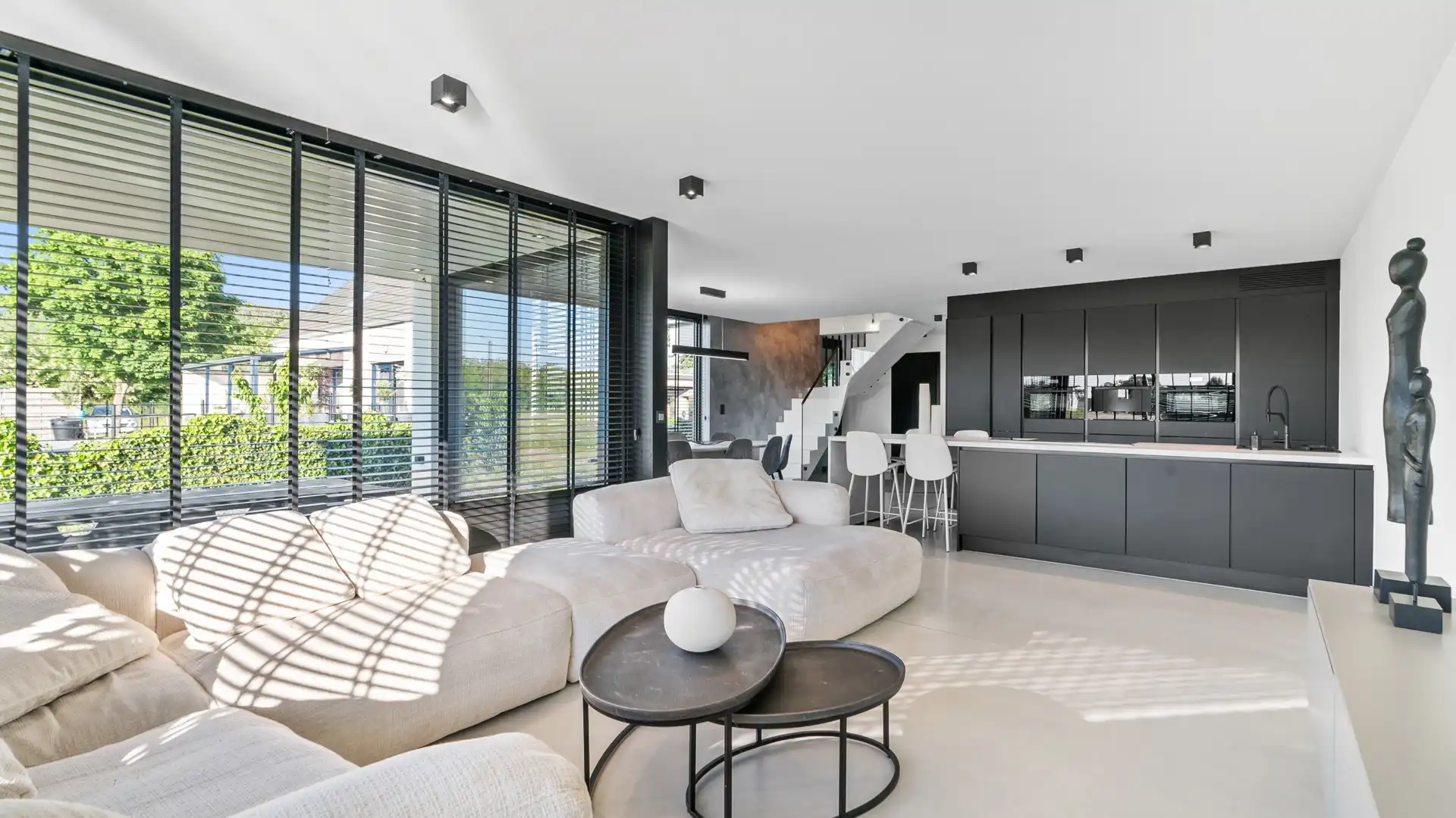 Moderne nieuwbouwwoning met woon-werkcombinatie te Genk foto 3