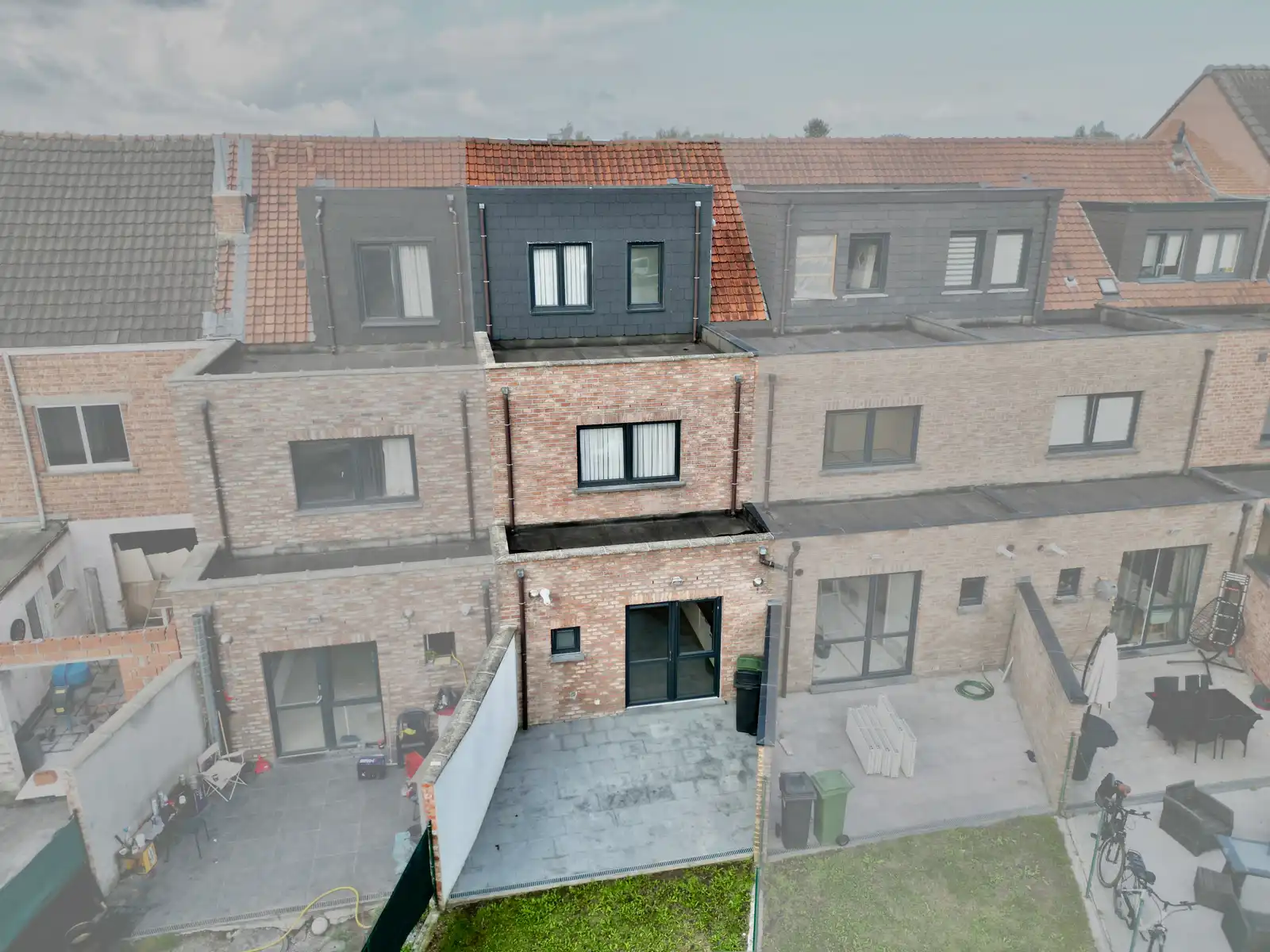 Instapklare gezinswoning met 4 SLPK, 3 Badkamers én Tuin! foto 24