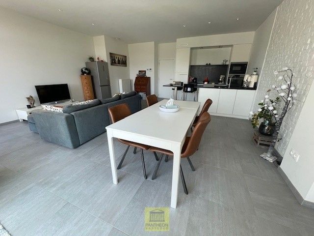 Energiezuinig appartement met ruim terras en 2 autostaanplaatsen! foto 2