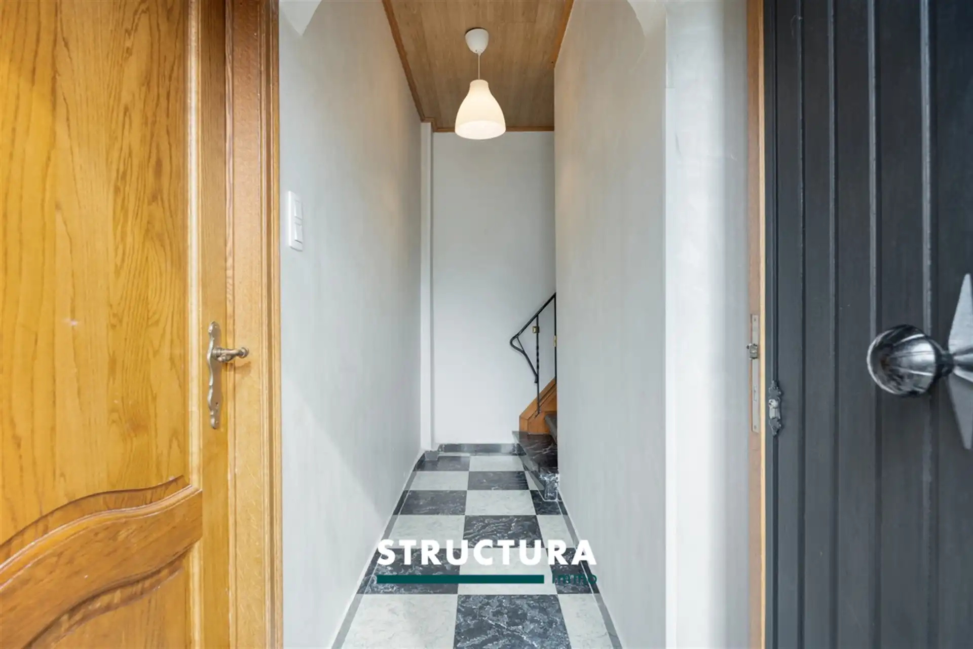 Gezinswoning met potentieel en 4 slaapkamers nabij het centrum foto 2