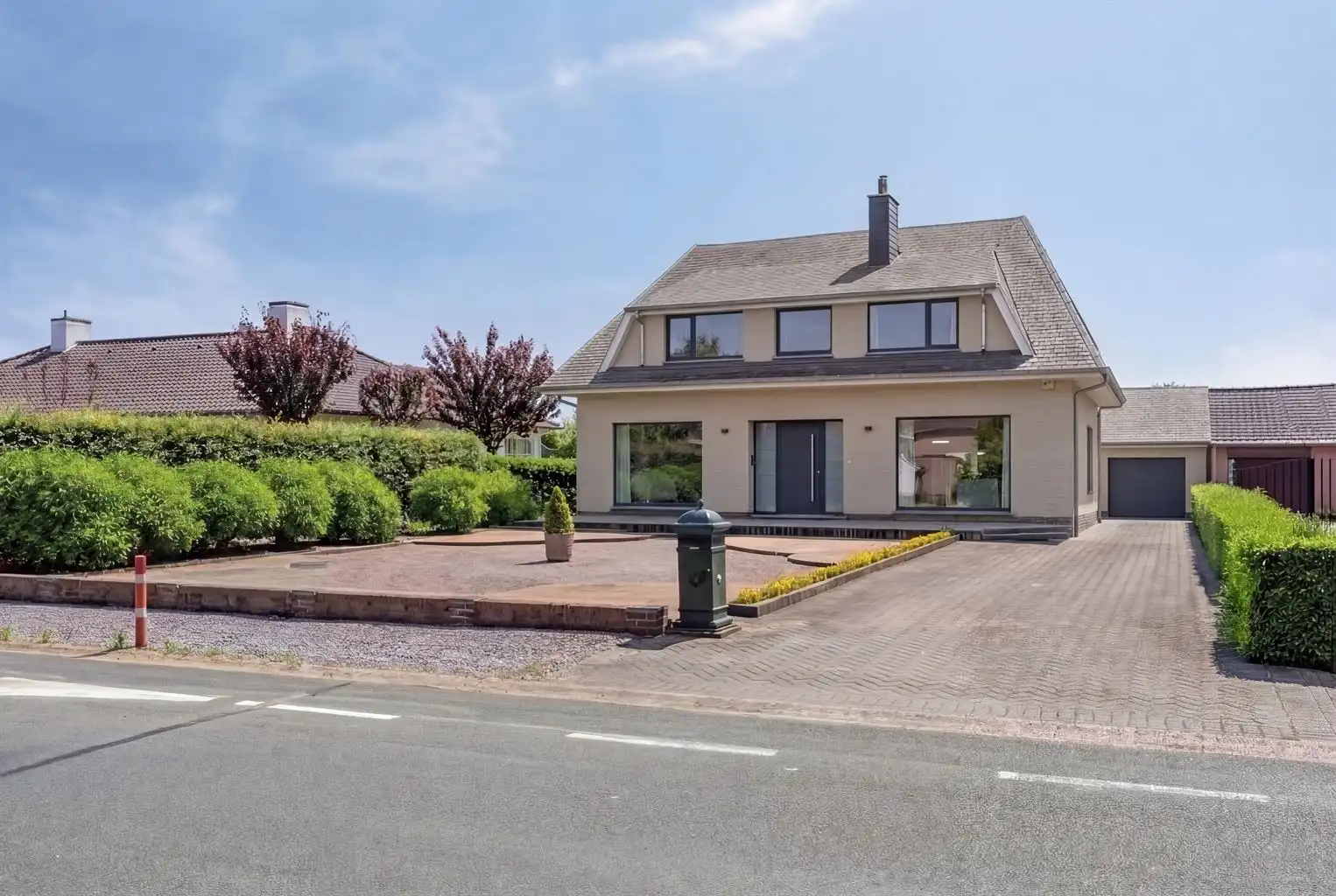 Vrijstaande woning met 4 slaapkamers, ruime tuin en garage op een riant perceel van 9a99ca, rustig gelegen nabij het centrum van Maaseik.  foto 29