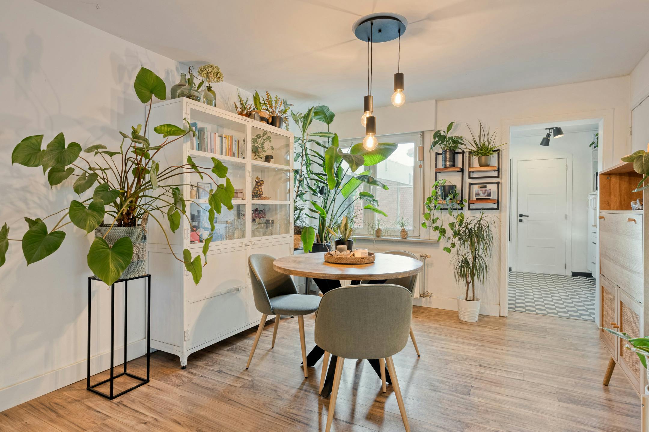 Huis met 2 slaapkamers te koop in centrum Stabroek! foto 6