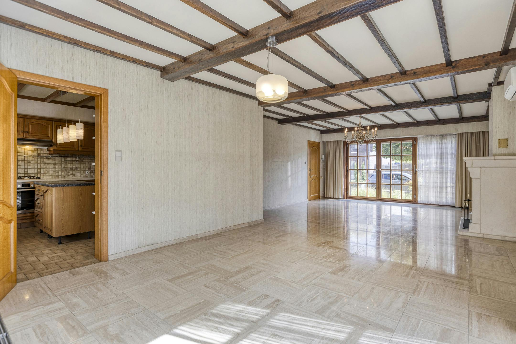 Halfopen huis te koop in Ieper met 4 kamers, tuin en garage foto 9