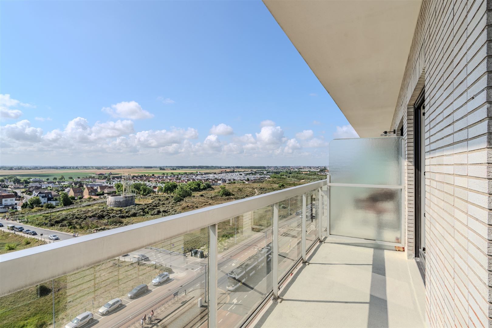 gerenoveerd appartement met zee en duinzicht foto 21