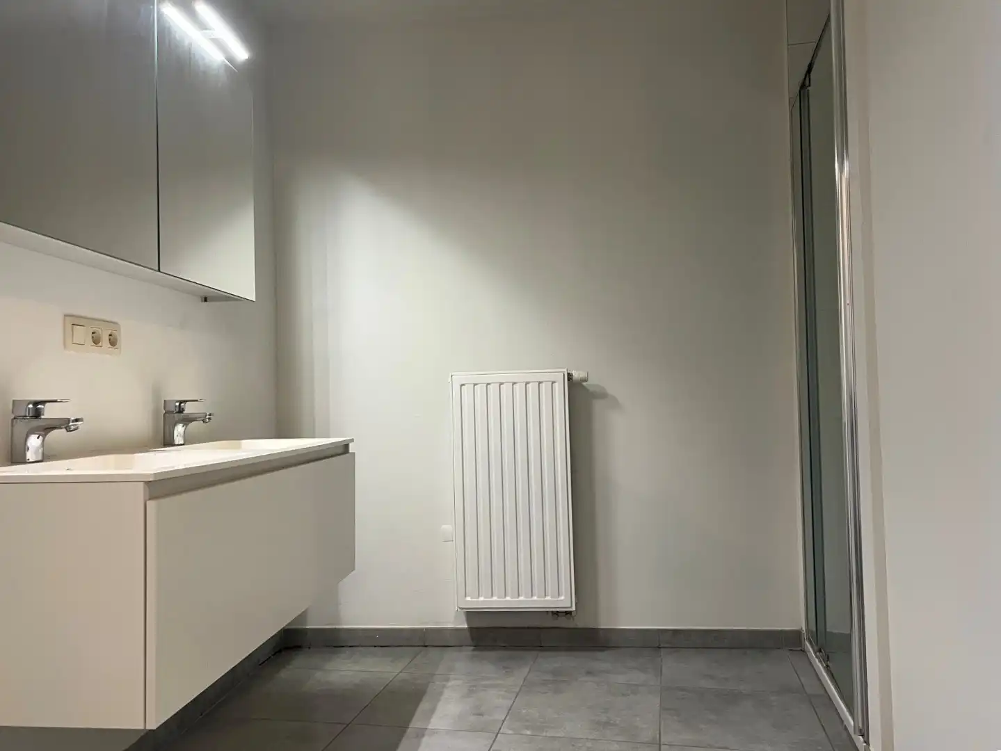 Appartement te Diest : slaapkamer en terras foto 11