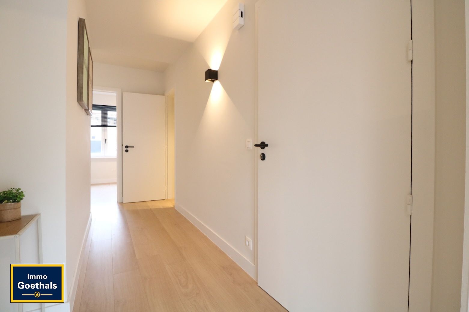 Pas gerenoveerd appartement met 2 kamers en garage foto 22