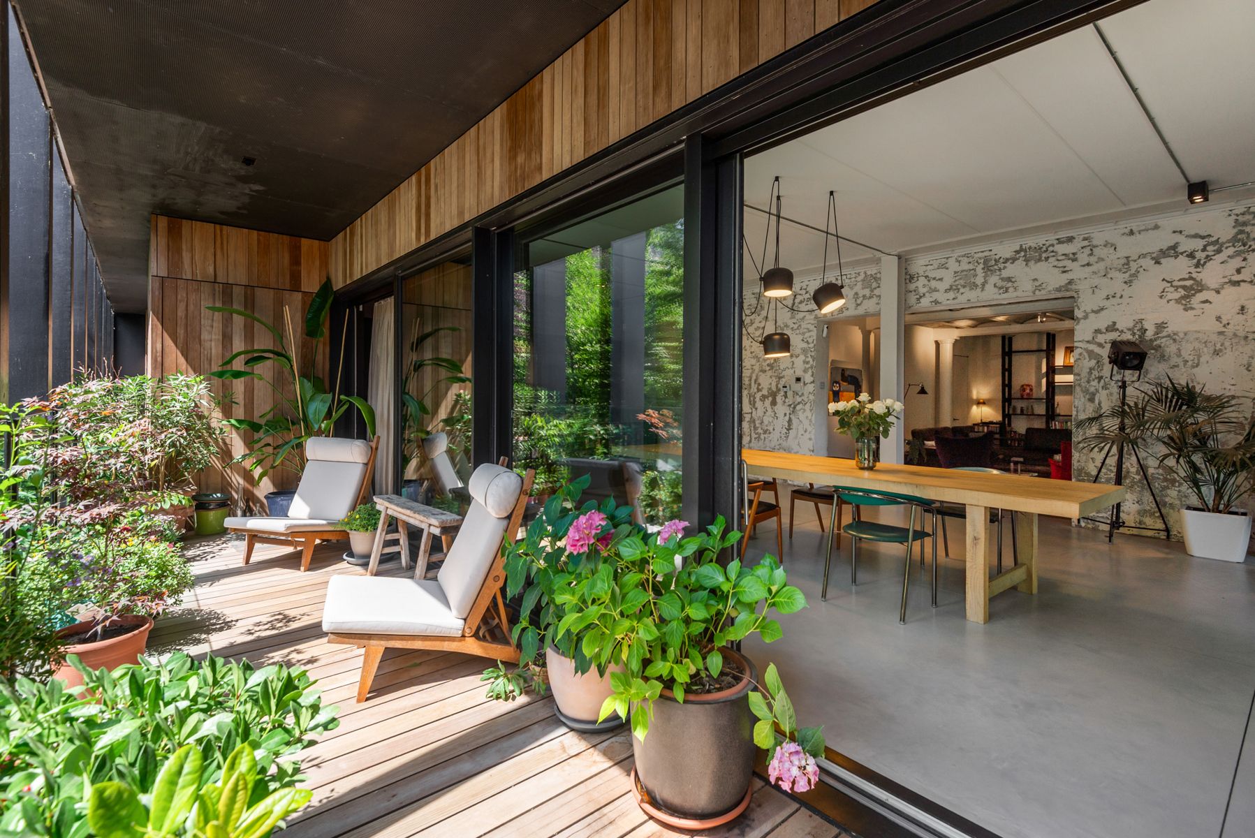  Exclusieve loft van 240 m² in Axel Vervoordt Kanaalproject. foto 2