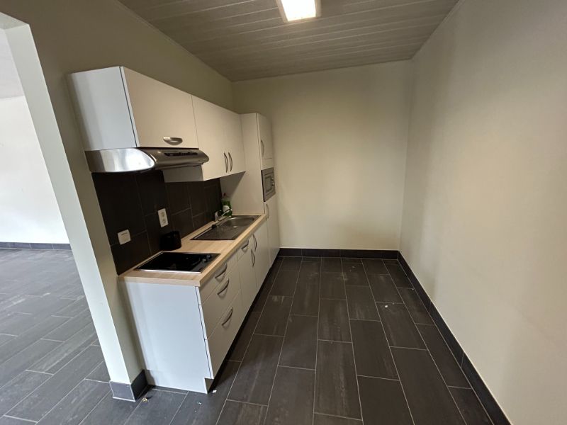 Goed gelegen magazijn met buitenopslag, overdekte opslagruimte en kantoor foto 11