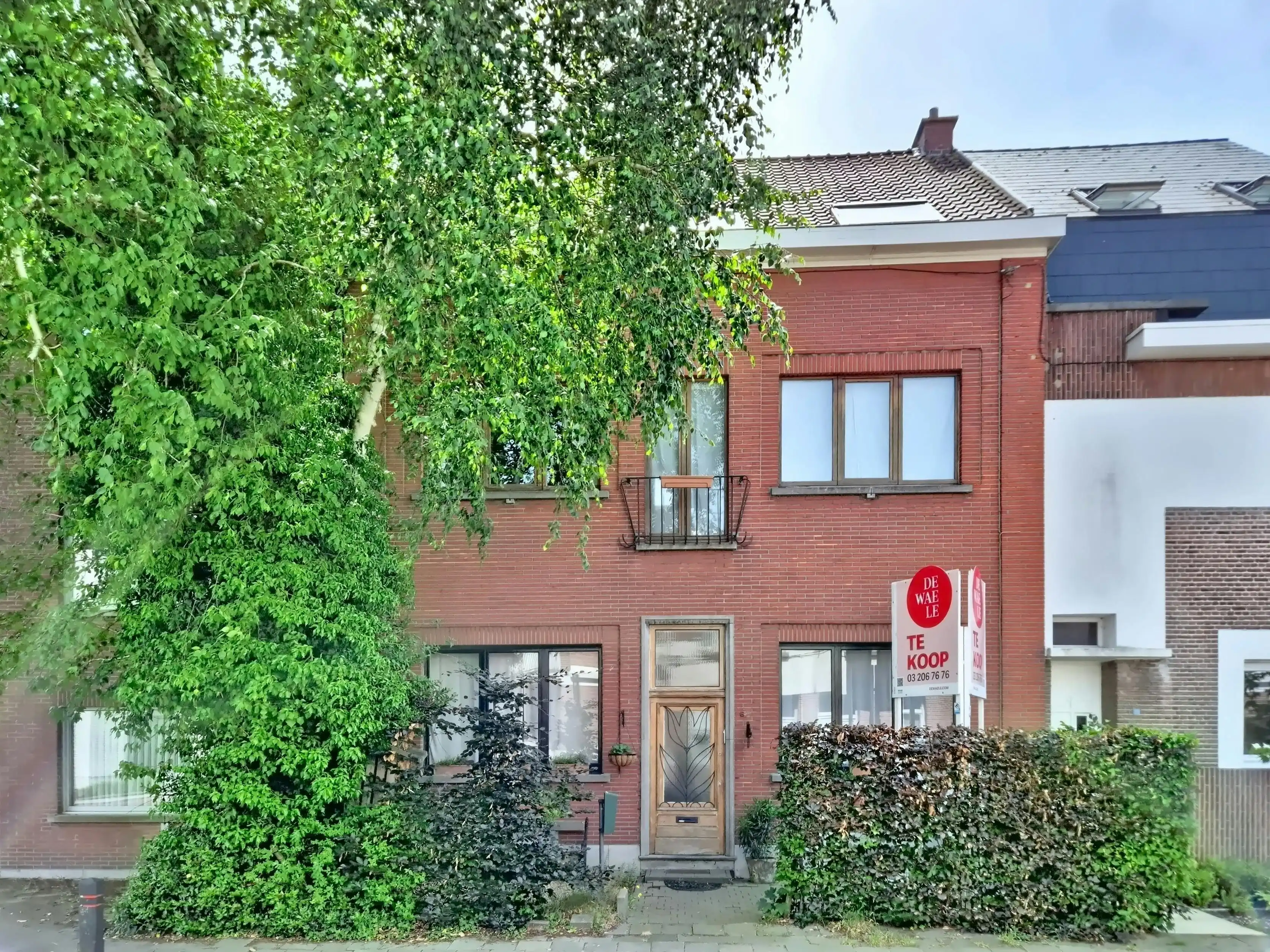 Karaktervolle woning met 6 slaapkamers te koop in Kontich foto {{pictureIndex}}