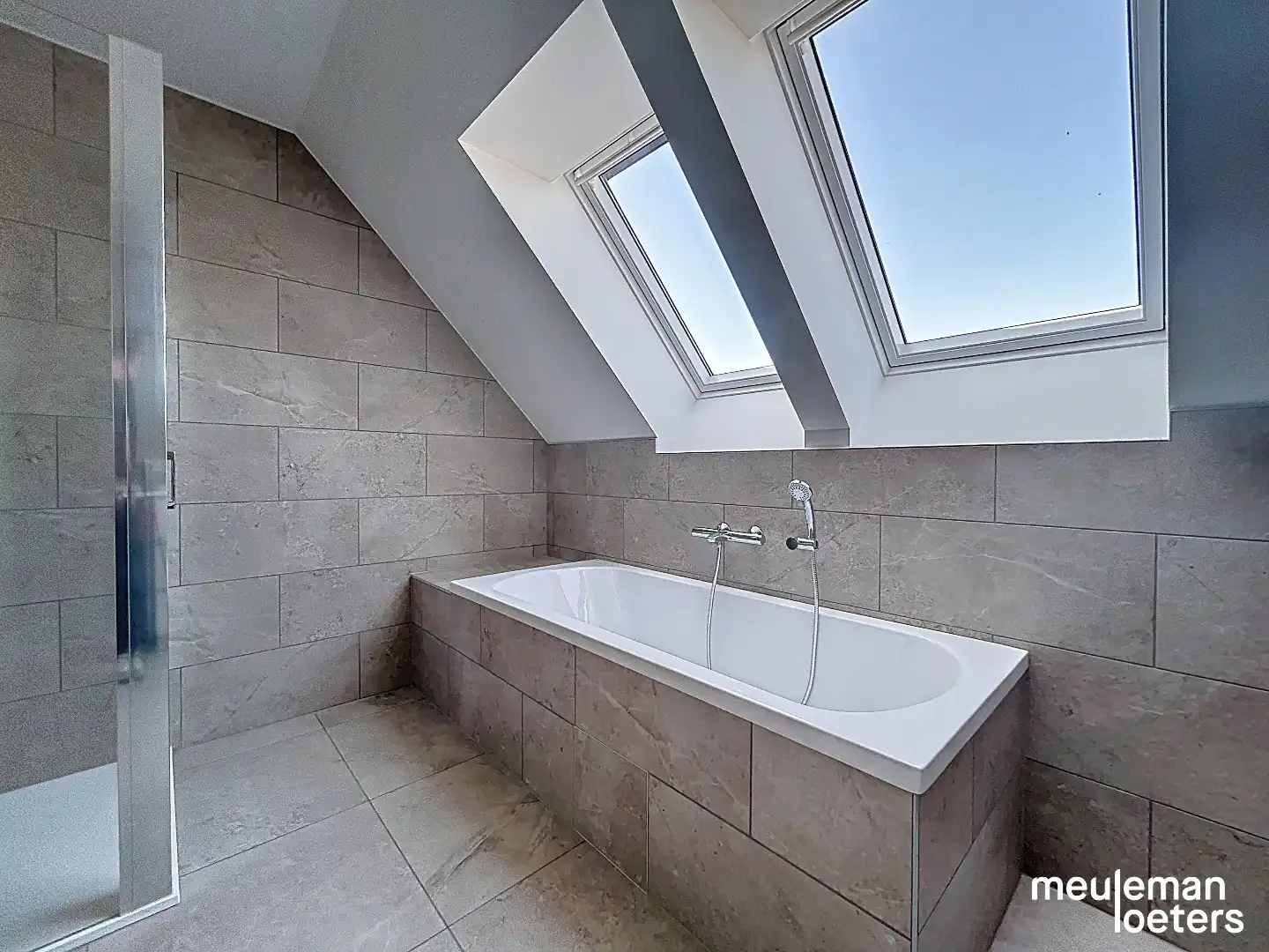 Duplex appartement met ruime garage foto 11