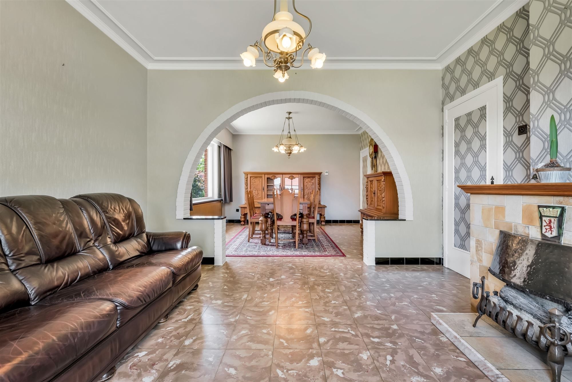 OP TE FRISSEN MAAR ZEER GOED ONDERHOUDEN WONING OP EEN RUIM PERCEEL NABIJ CENTRUM OOSTHAM foto 5