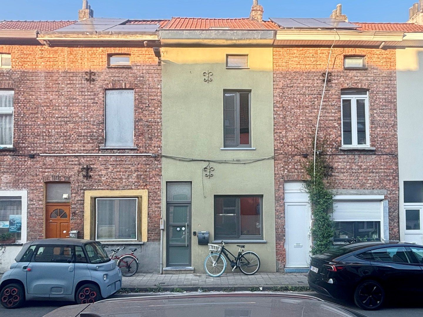 Charmante stadswoning met 2 slpk + bureau in Gent foto {{pictureIndex}}