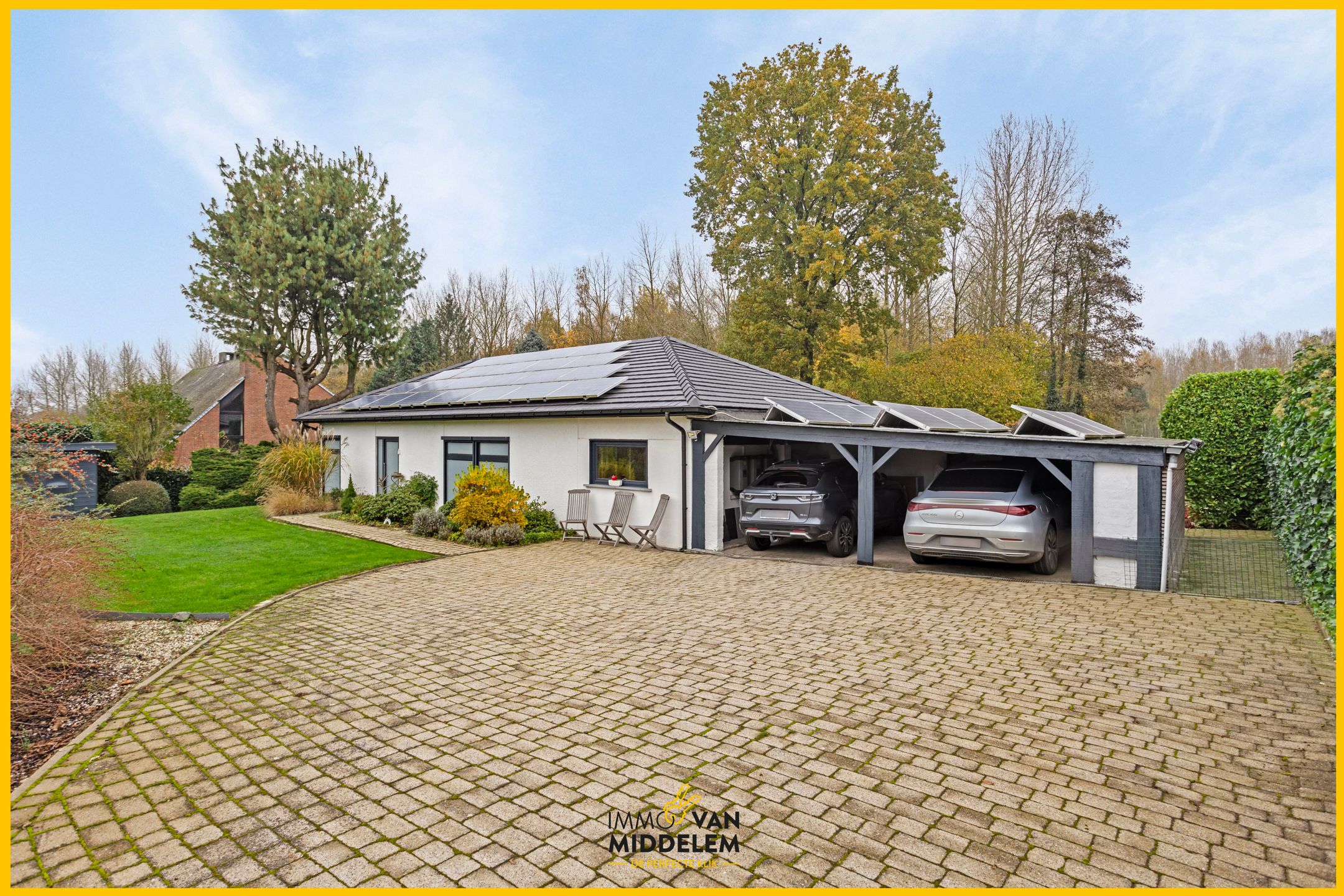 Onder COMPROMIS! foto {{pictureIndex}}