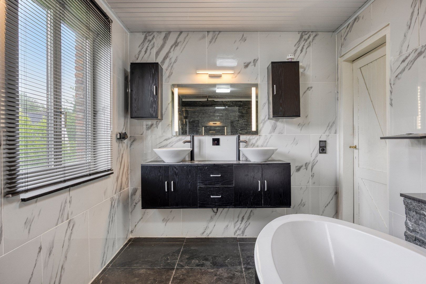 Reusachtige open bebouwing met werkplaats en magazijn! foto 15