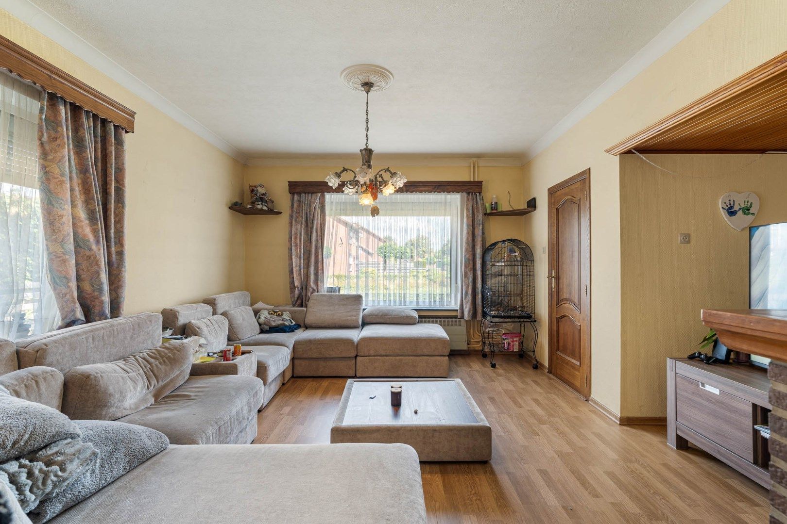 Comfortabele, halfvrijstaande woning op perceel van 7a19ca, rustige ligging! foto 3
