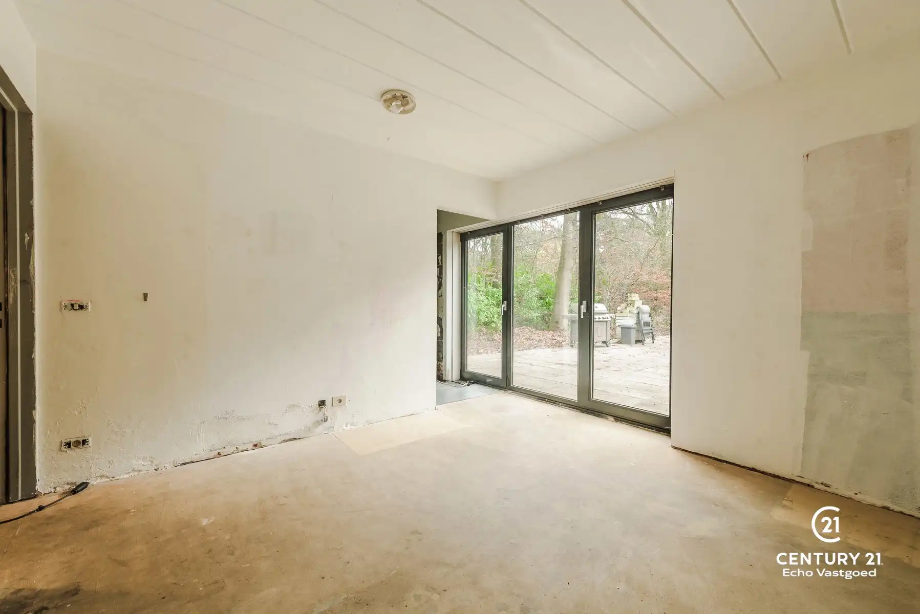 Unieke te renoveren villa in villawijk “De Lint” foto 17