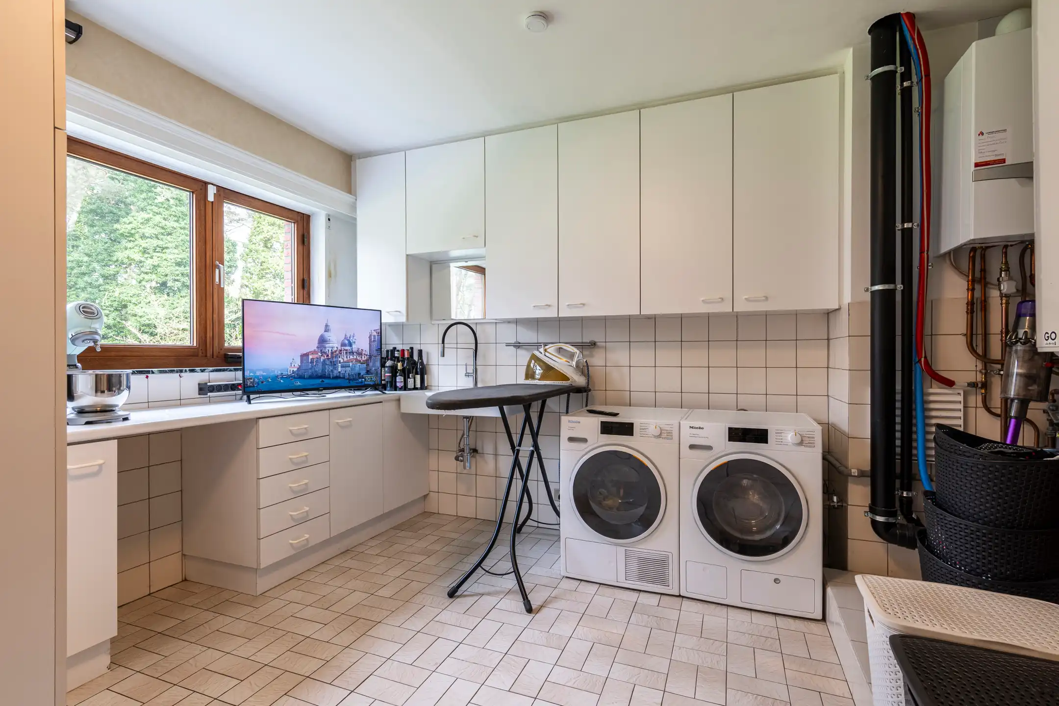 Ruime, recent gerenoveerde villa met 5 slpks op 2.430 m² foto 9
