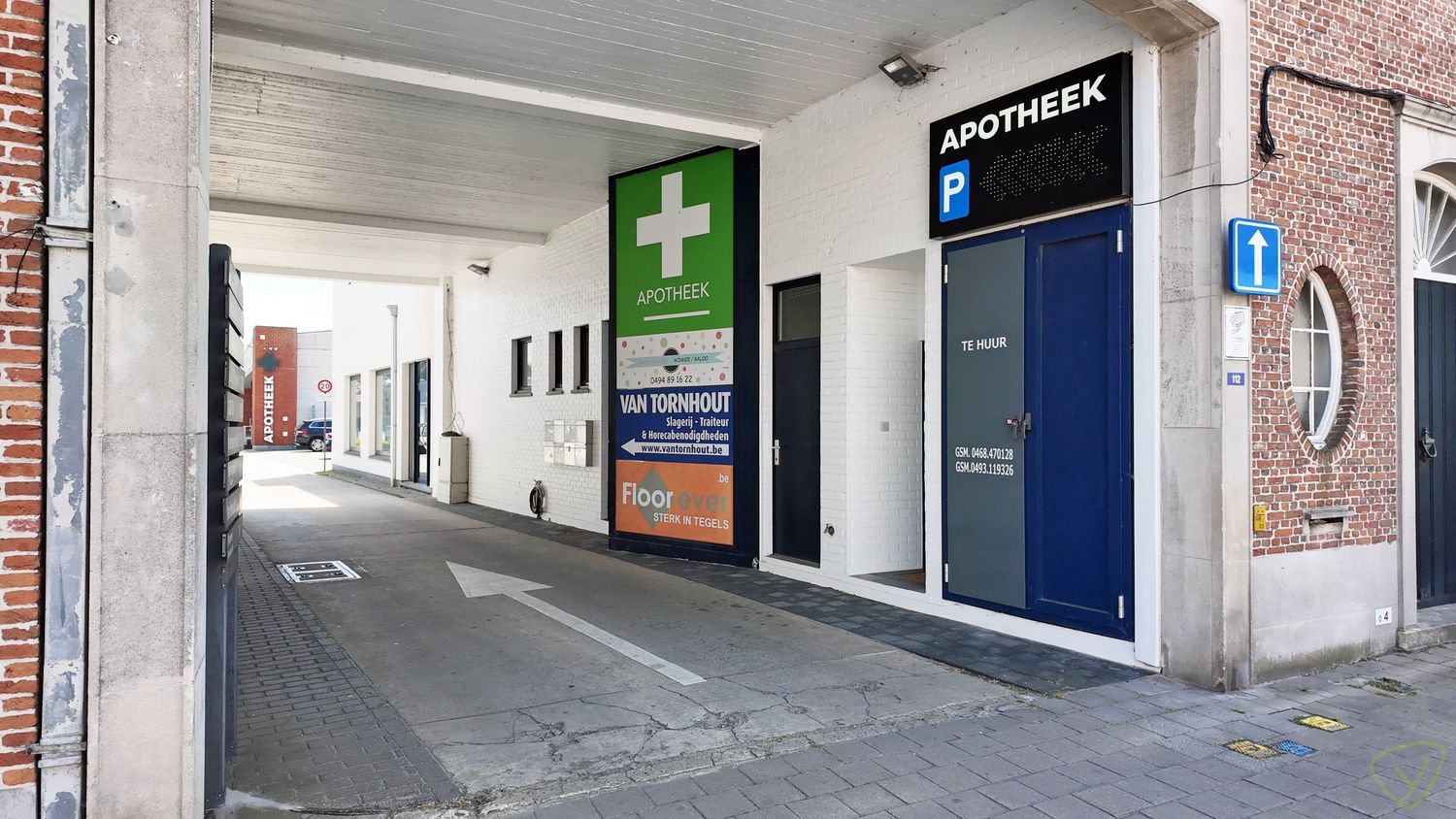 Gunstig gelegen handelsruimte tekoop in het centrum van Eeklo! foto 2
