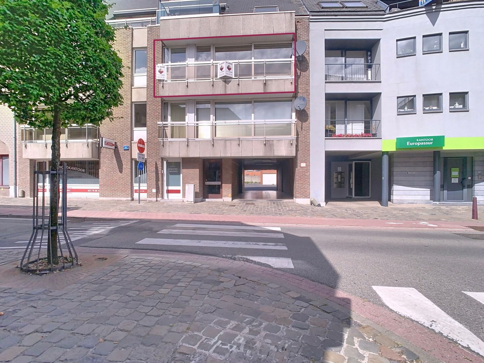 Te renoveren App met 2 SLPK én garagebox, op toplocatie! foto {{pictureIndex}}