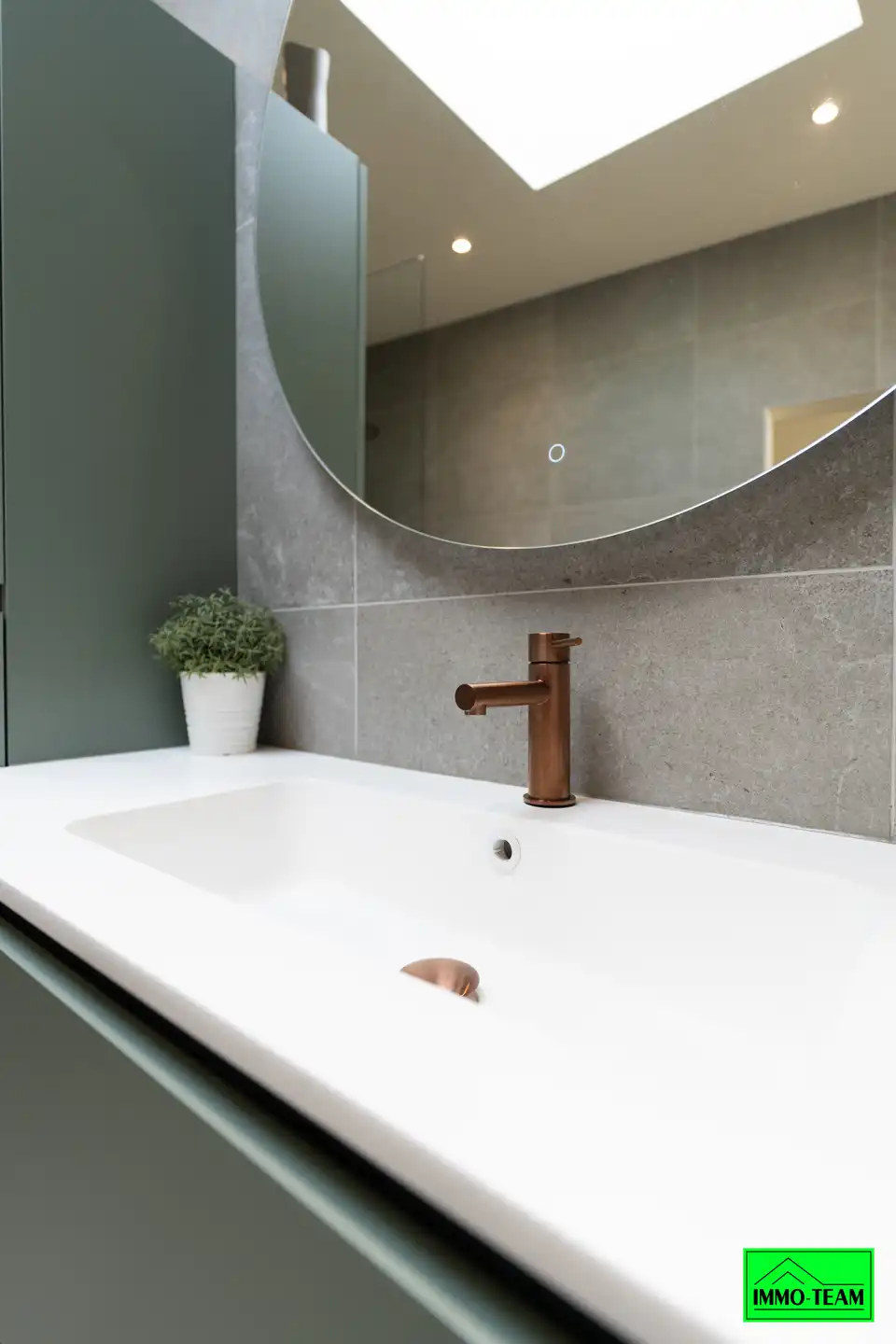 Instapklare gerenoveerde woning nabij het stadscentrum. foto 12